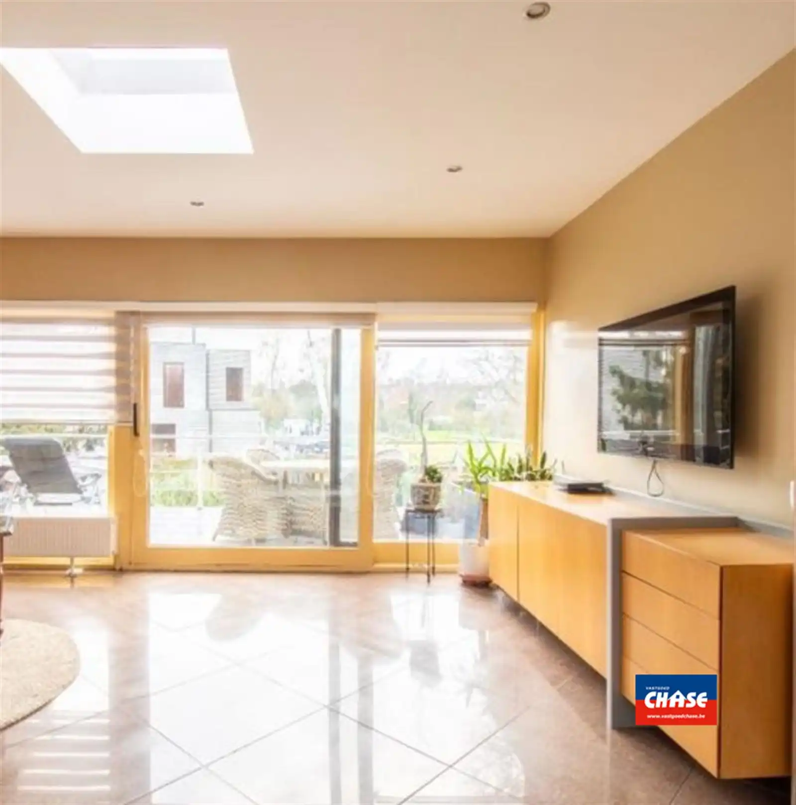 Instapklare bel-étage met 2 slpks, garage en tuin foto 3