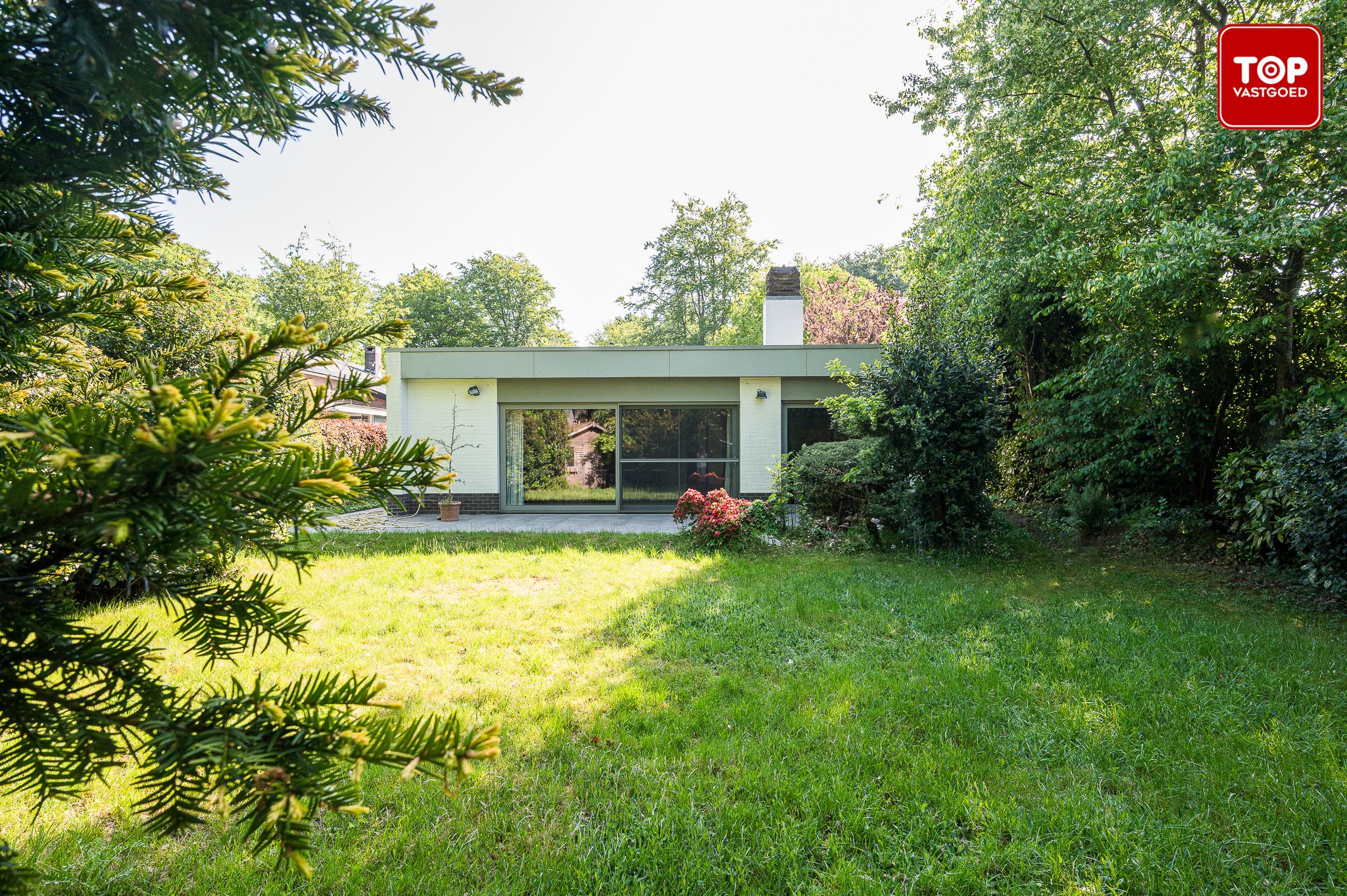Ruime jaren zeventig villa in Mariakerke-Kolegem foto 25