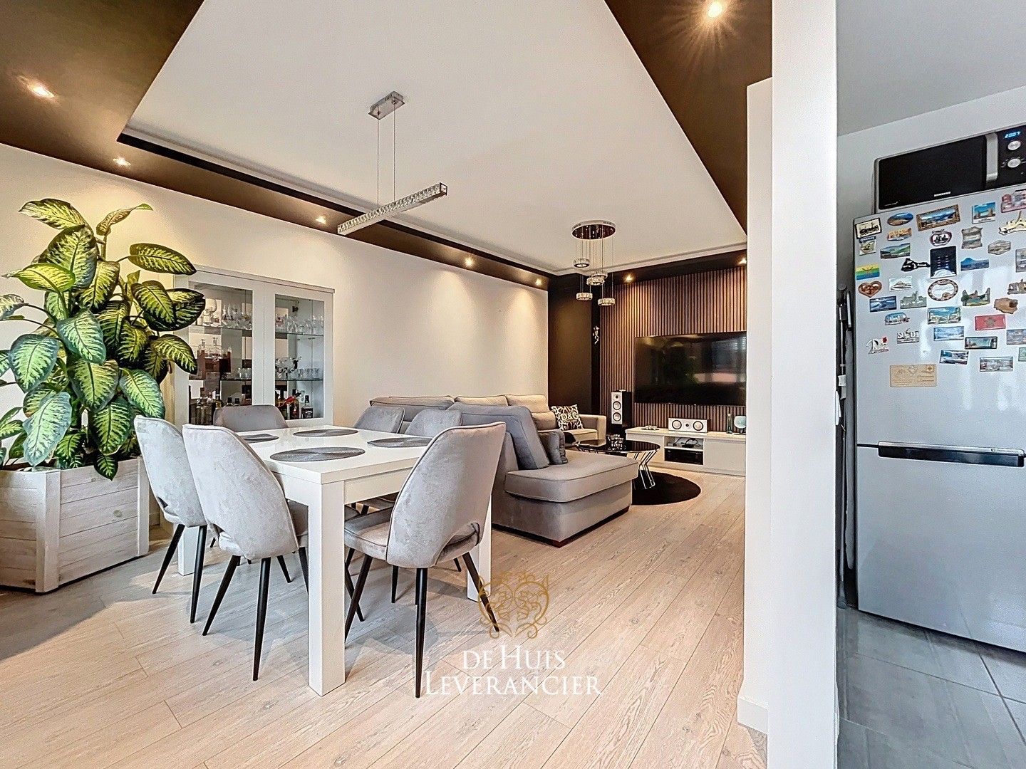 Trendy hi-tech appartement in hartje Edegem te koop foto 5