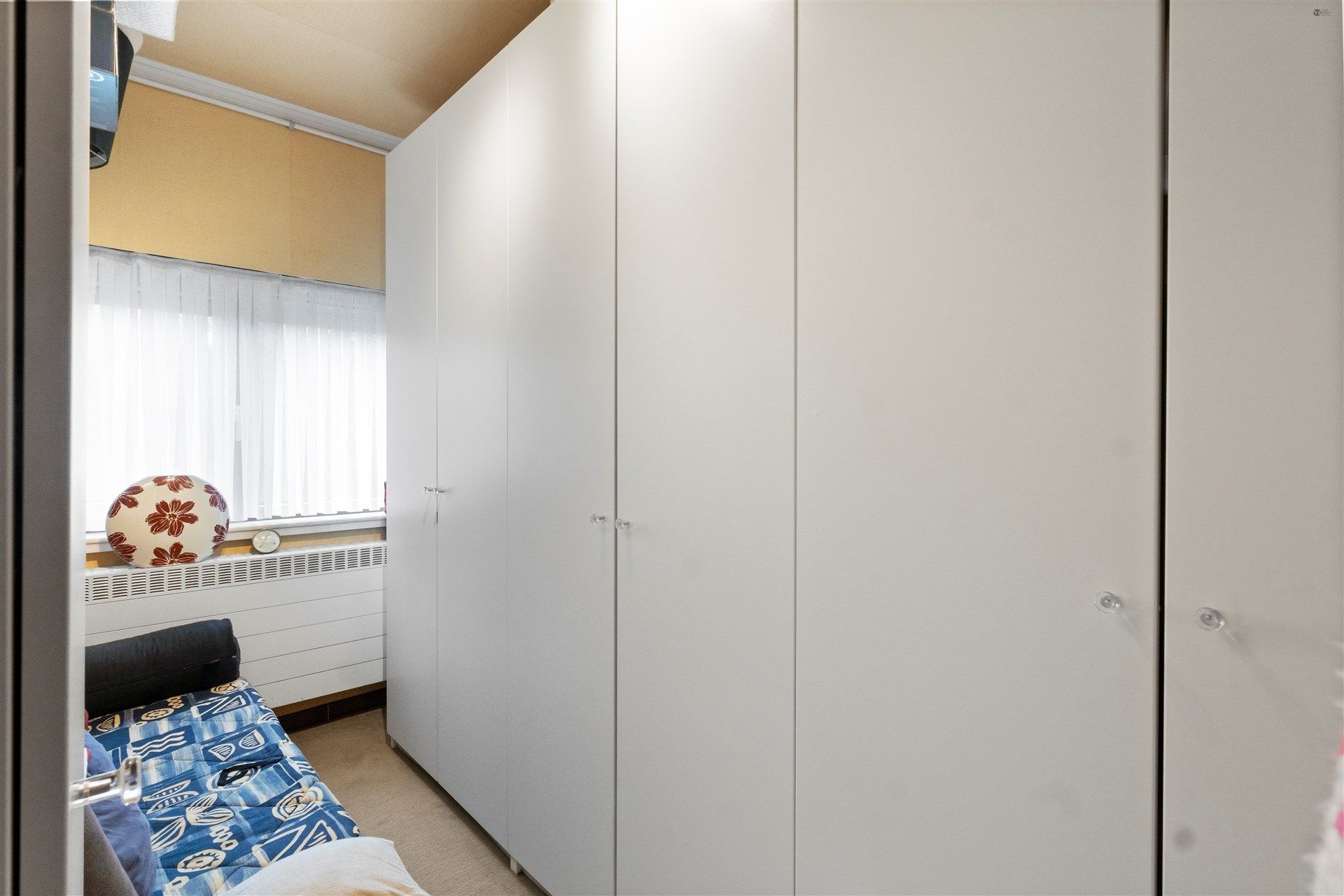Rustig gelegen bungalow op 578m² grond met 33 zonnepanelen foto 19