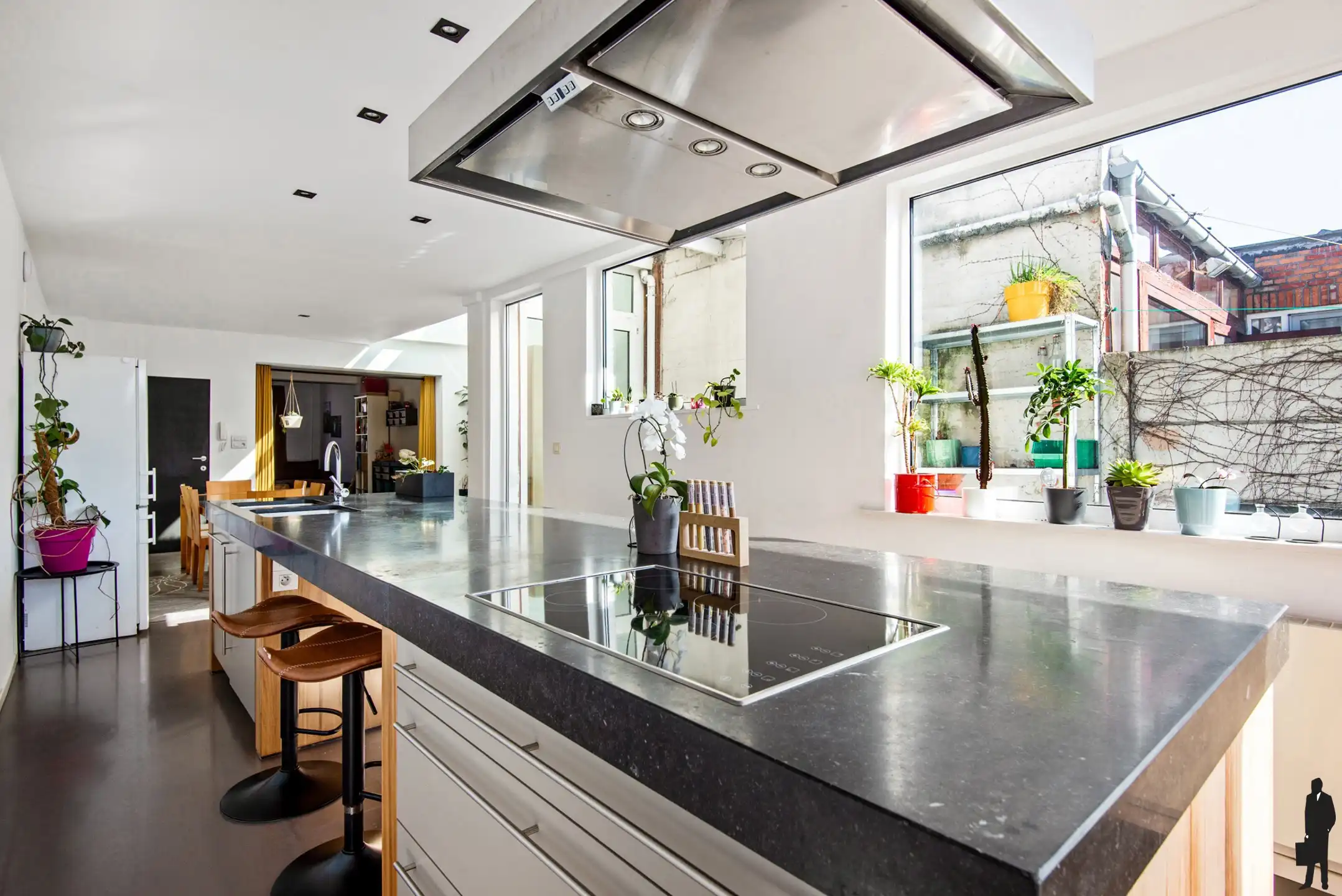 Gerenoveerde woning met 4 ruime slaapkamers en zuidwest tuin foto 9