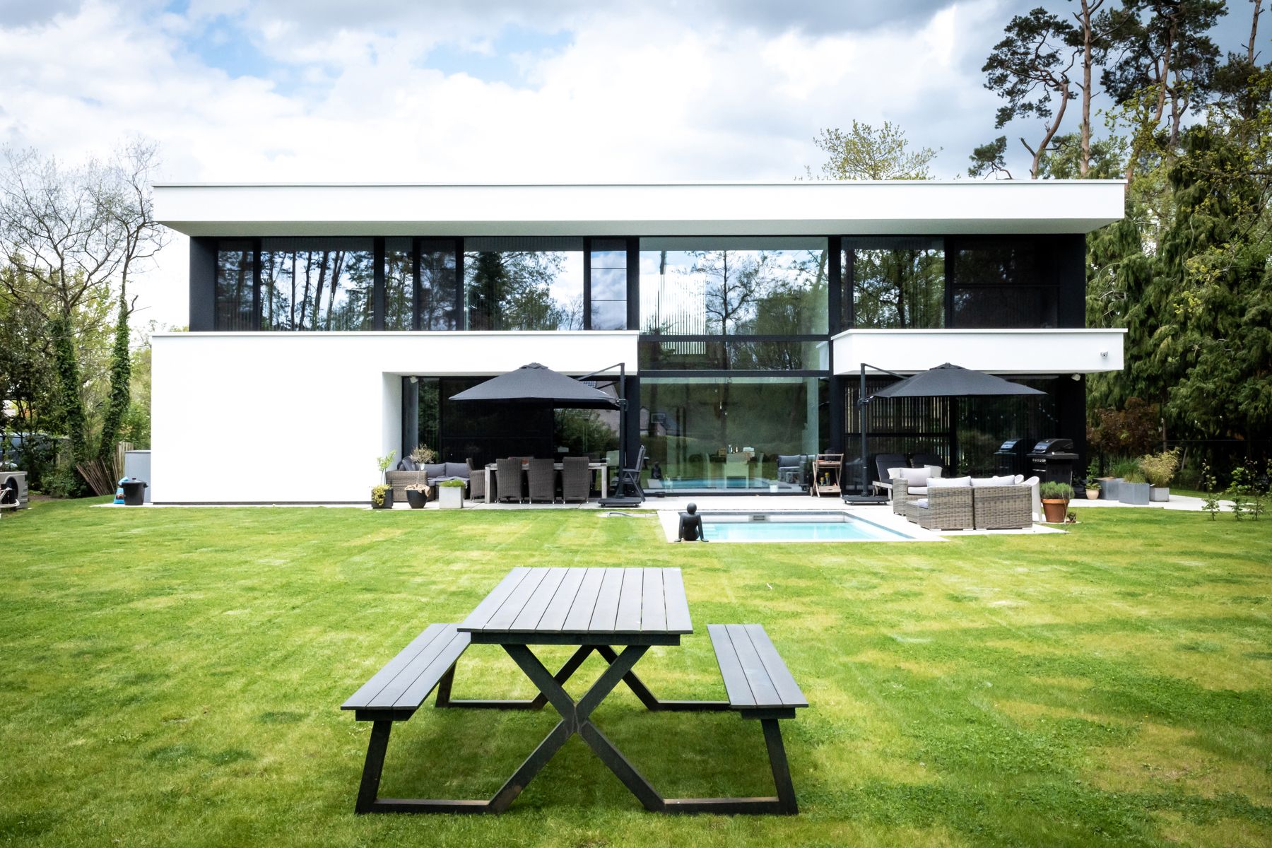 Ruime moderne luxe villa met zwembad op ca. 2339 m². foto 29