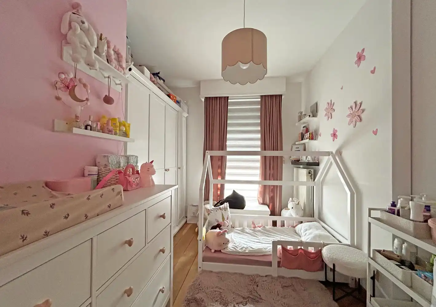 Instapklaar drie slaapkamer appartement met terras in Wijnegem foto 8