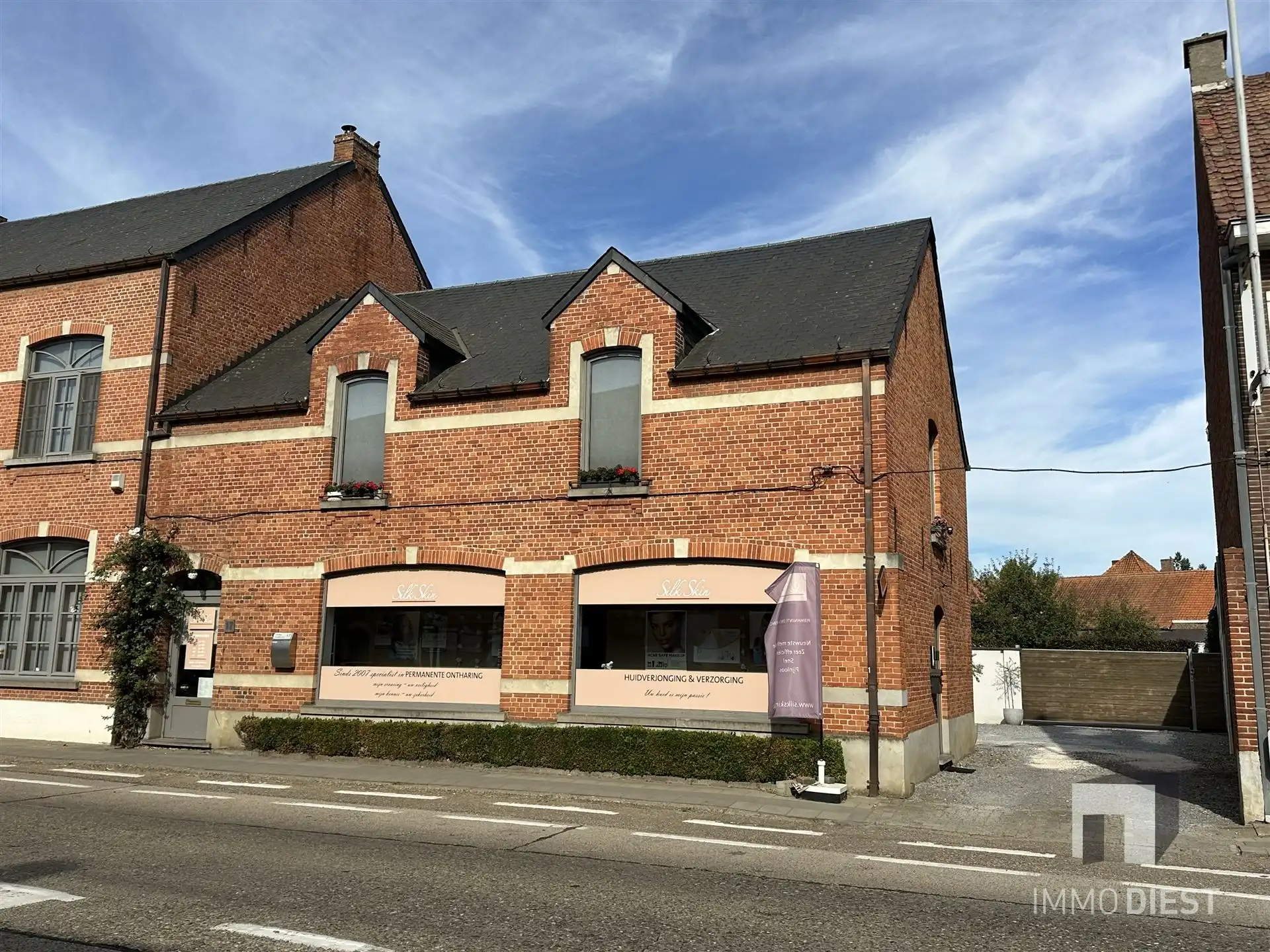 Investeringspand - handelshuis met discrete parking foto 2