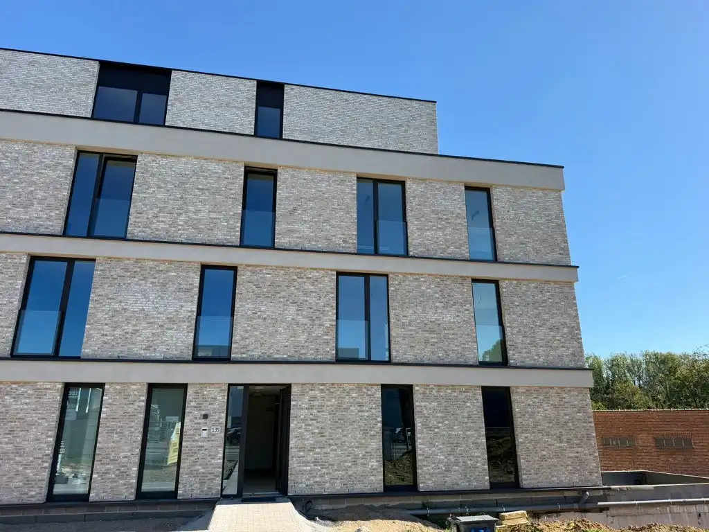 Nieuwbouwappartement met 2 slaapkamers foto {{pictureIndex}}