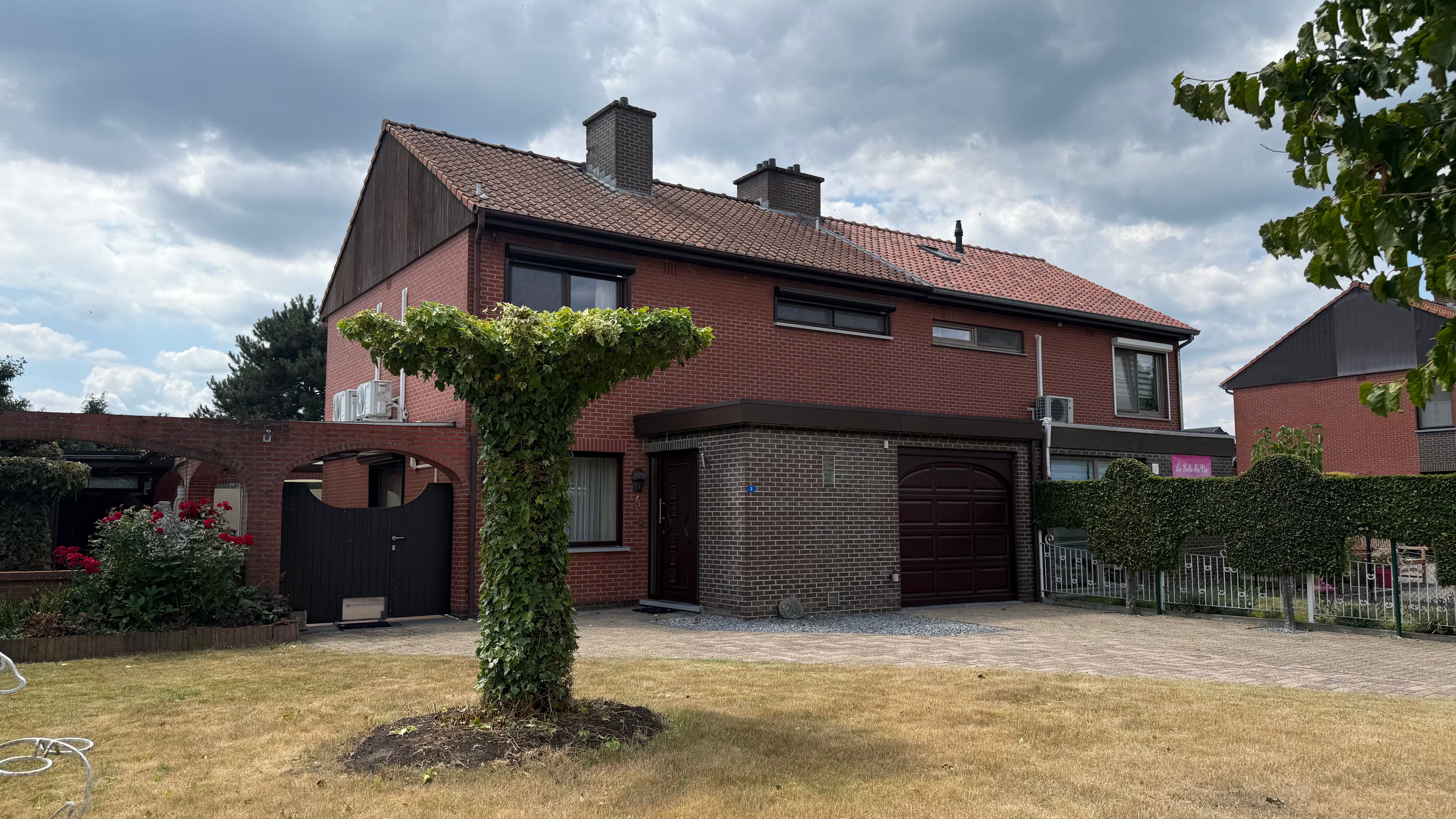 Woning met 3 slaapkamers in het gezellige Gellik, Lanaken foto {{pictureIndex}}