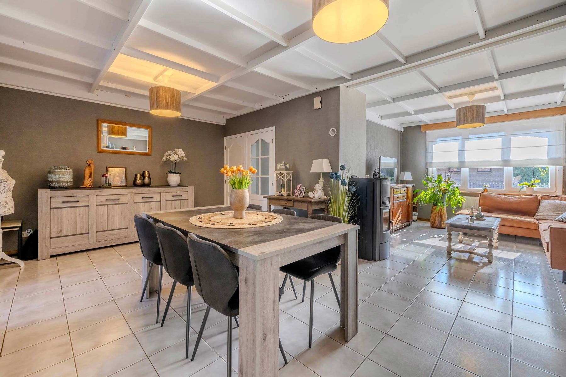Woning met 2 / 3 slpk, 2 bdk en werkplaats op 580m² foto 4