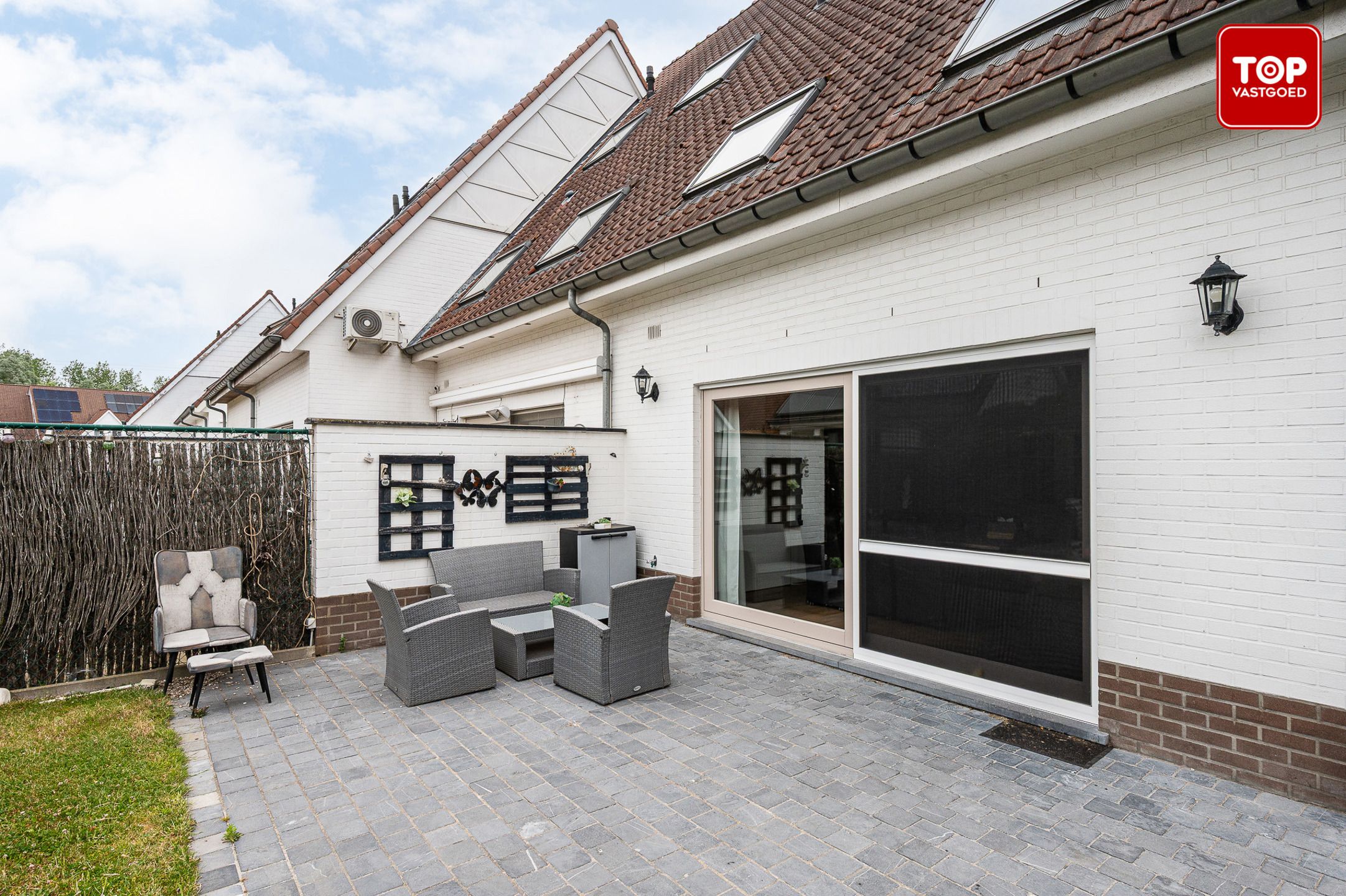 Ruime gezinswoning met 4 slaapkamers, garage en tuin nabij stadscentrum foto 24