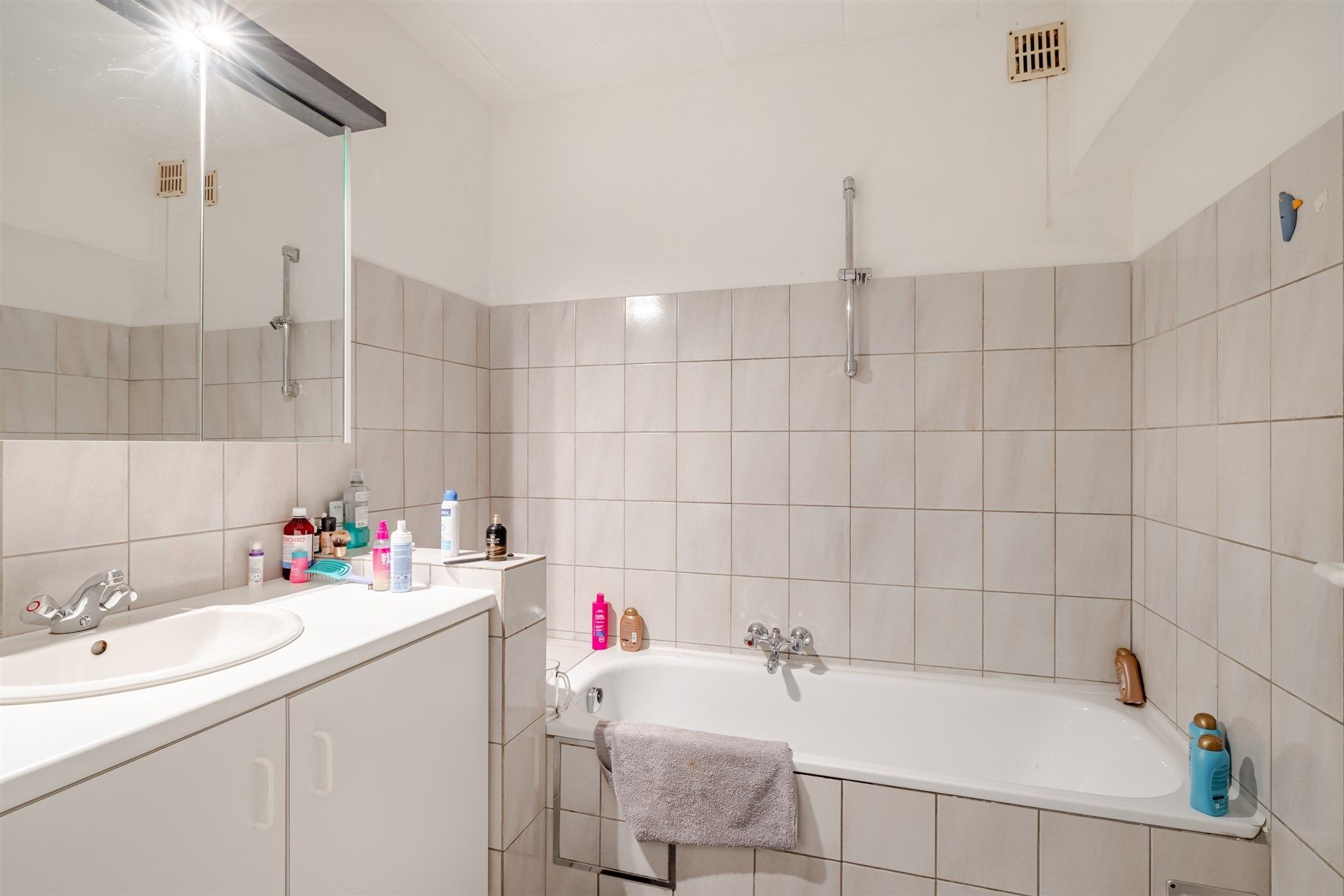 Opbrengsteigendom bestaande uit 6 ruime appartementen + 32 garageboxen foto 25