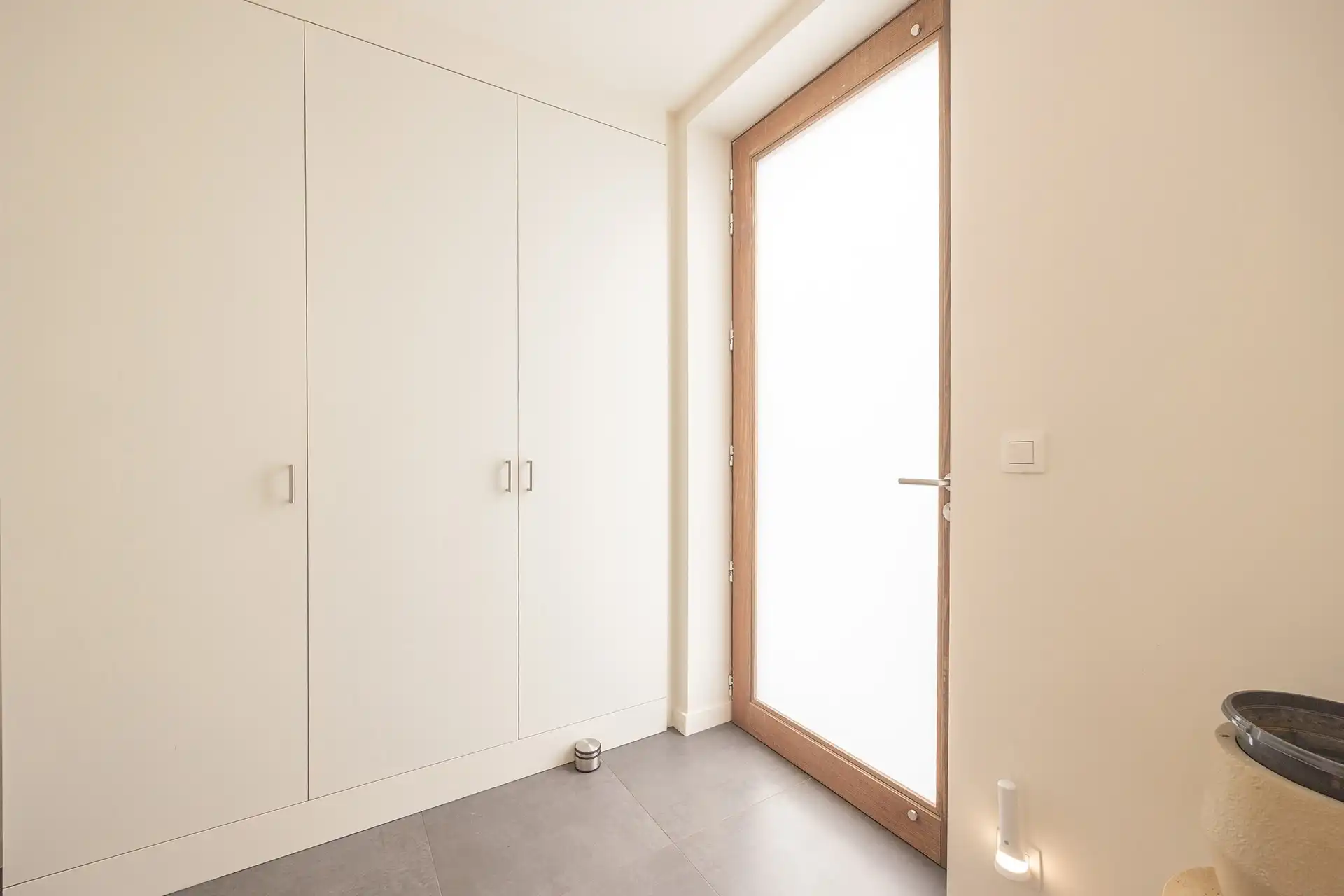 Recent triplexappartement met 2 slaapkamers en carport foto 17