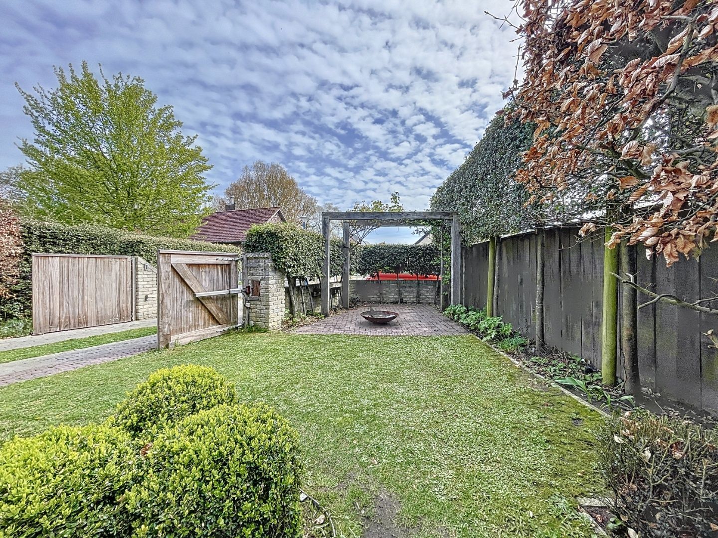 Ruime gerenoveerde woning te Koksijde-Dorp. foto {{pictureIndex}}