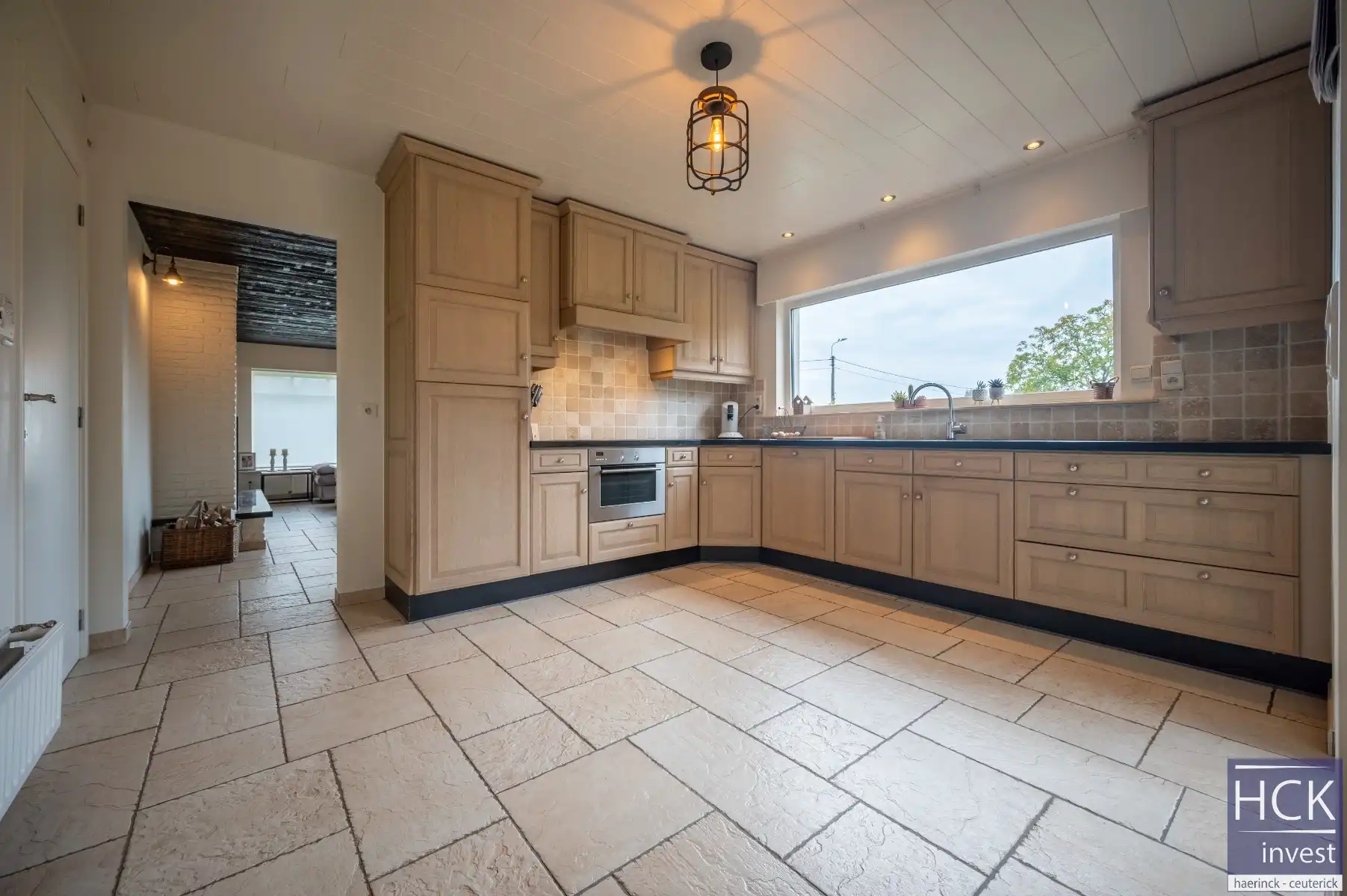 KRUISHOUTEM - Instapklare en prachtig gelegen woning met 4 SLPK. én zwembad foto 8