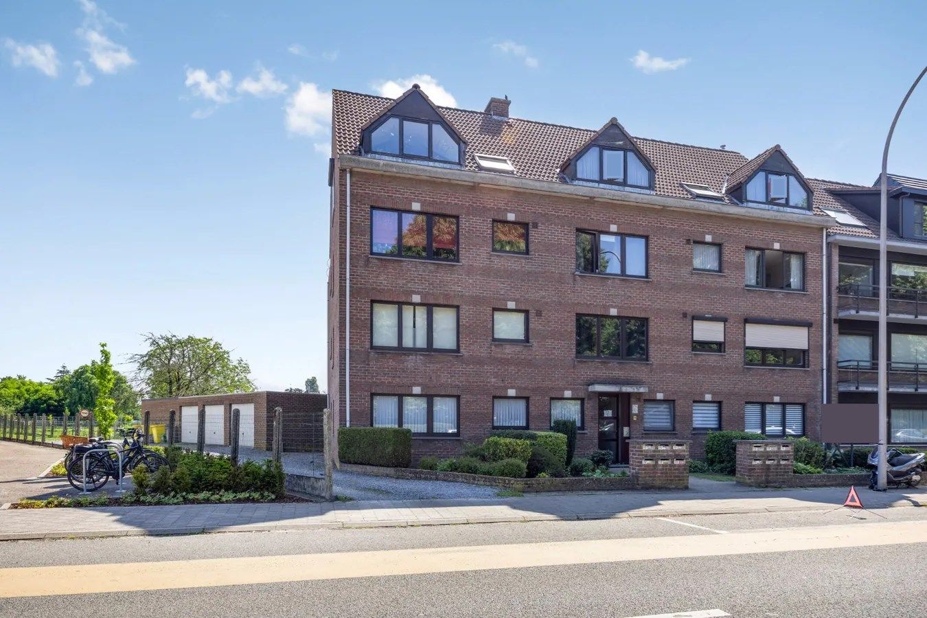 Lichtrijke studio van 28m² met garage op wandelafstand van het centrum !  foto {{pictureIndex}}