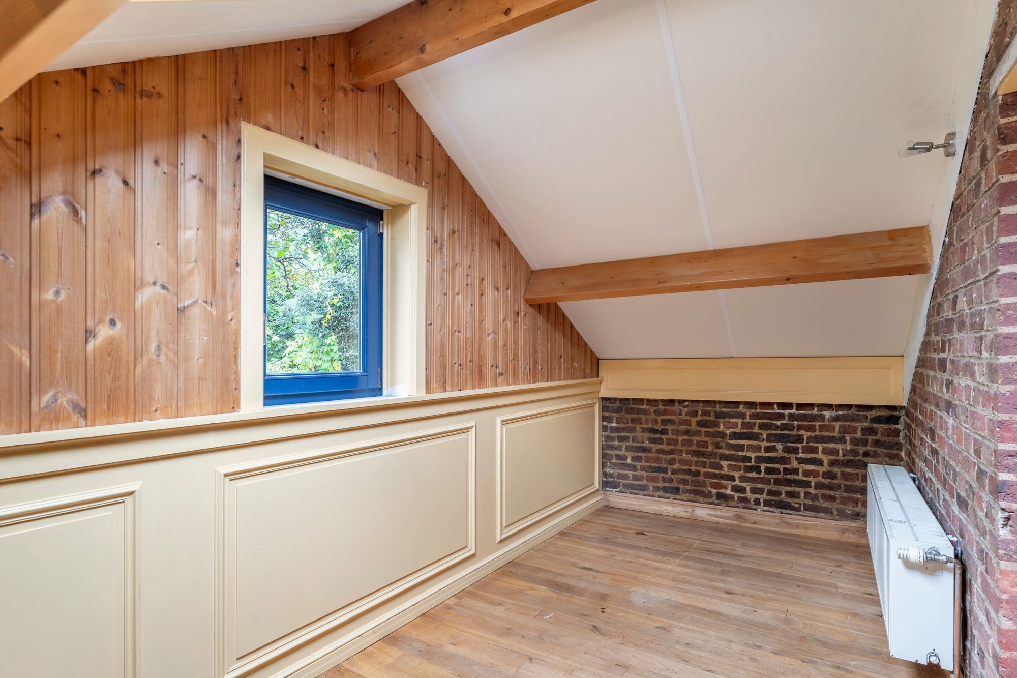 Deels Gerenoveerde Dorpshoeve met Veel Mogelijkheden foto 13