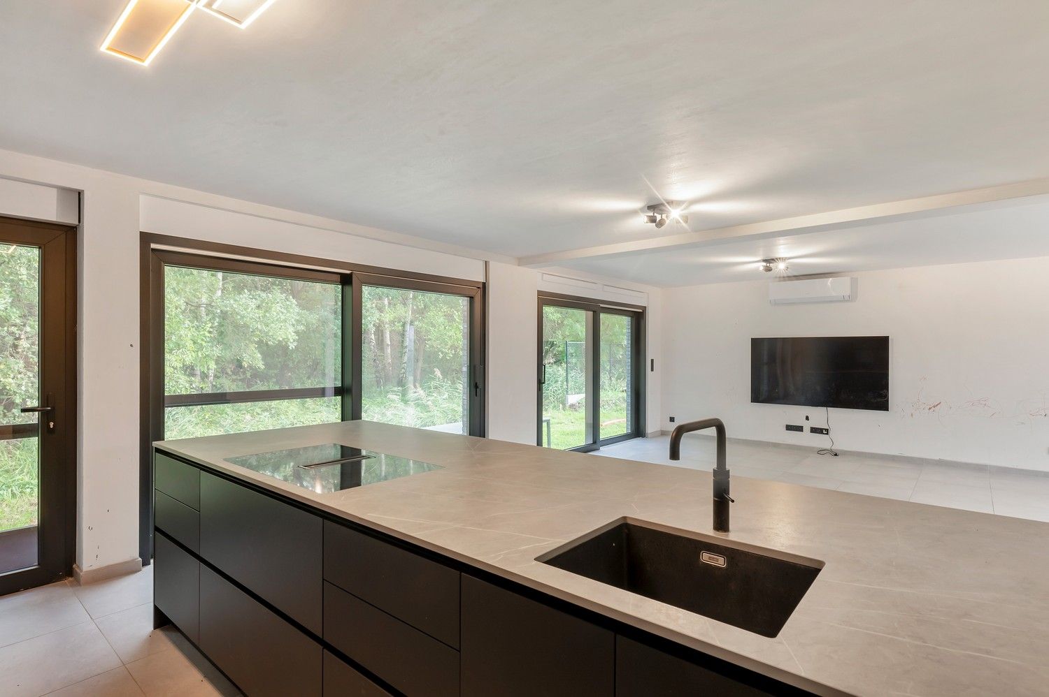 Nieuwe, energiezuinige open bebouwing in doodlopende straat. foto 18