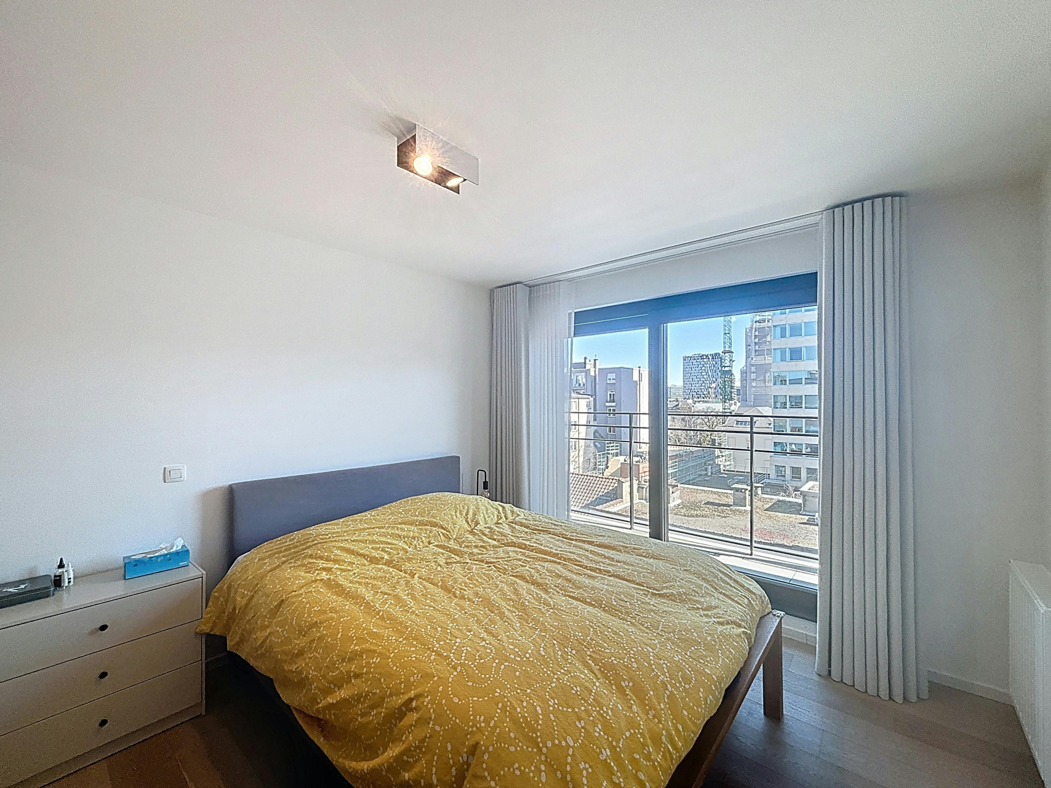 Brussel, Gemeubeld appartement -terras 30m²- pkg foto 6