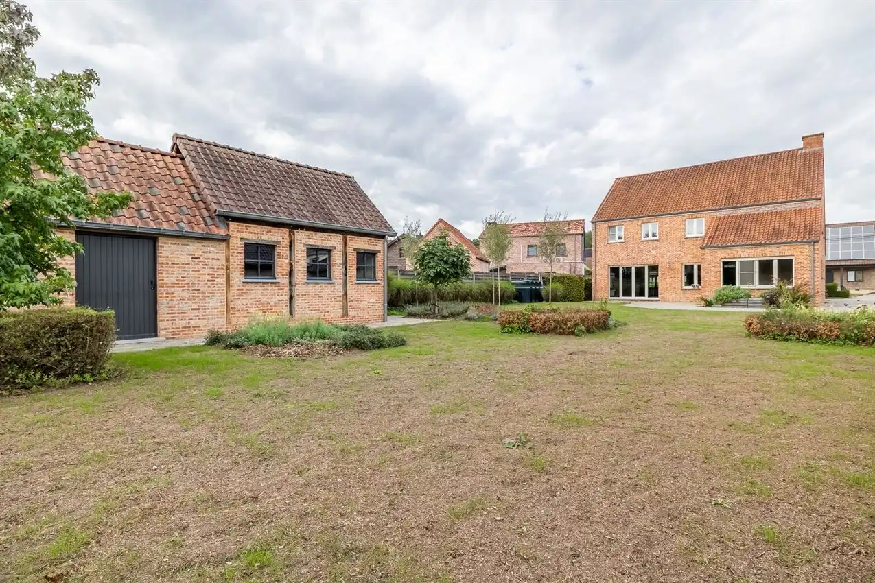 Instapklare, verrassend ruimle woning in landelijke omgeving foto 3