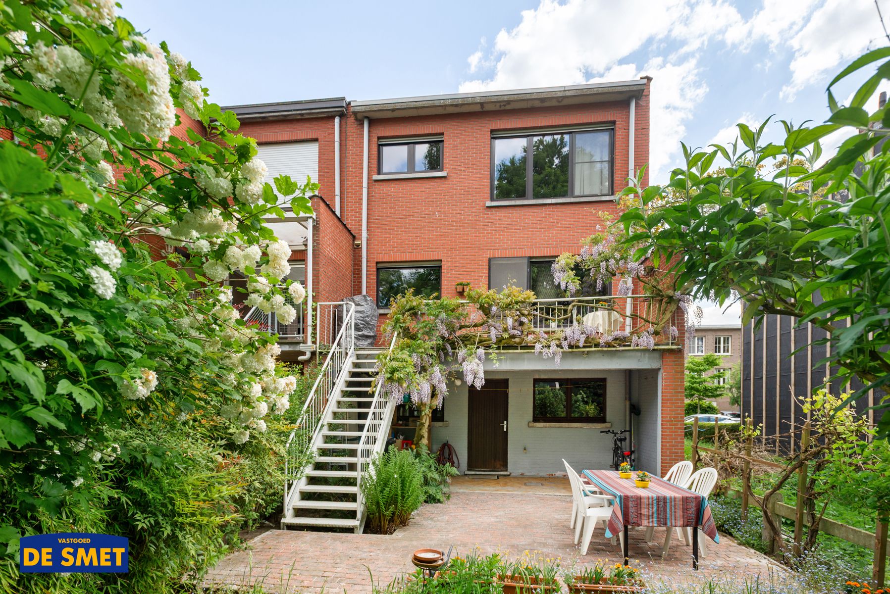 Bel-etage op toplocatie in rustige buurt nabij centrum foto {{pictureIndex}}