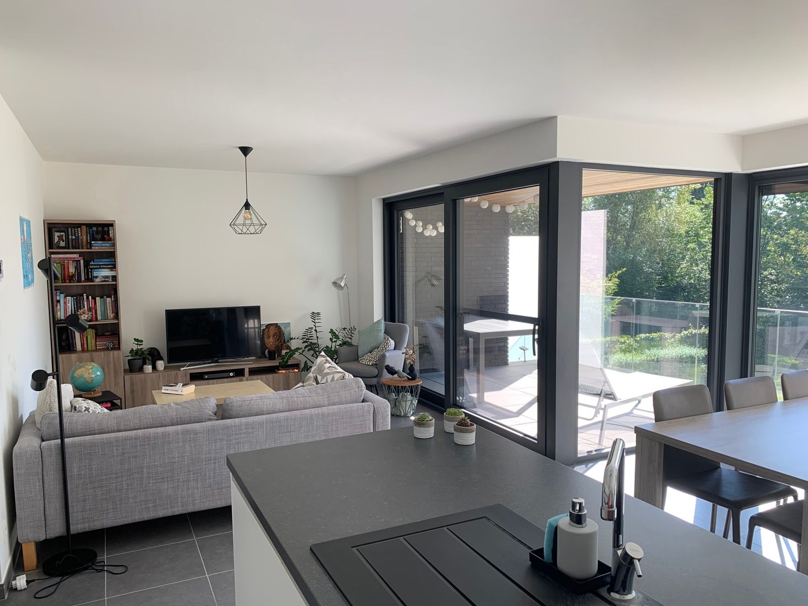 Appartement met 2 autostaanplaatsen! foto 3