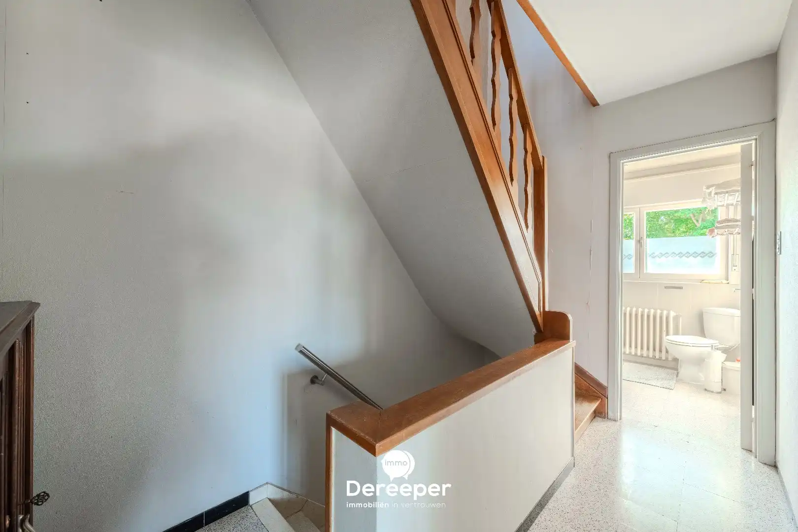 Op te frissen halfopen bel-etagewoning met tuin, garage en 4 slaapkamers foto 11