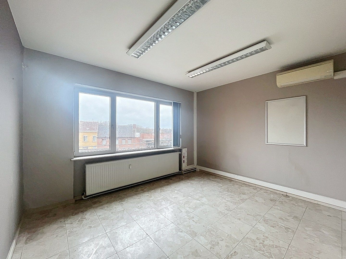 Veelzijdig pand op topligging: wonen en werken of tweewoonst met terrassen en garage foto 12