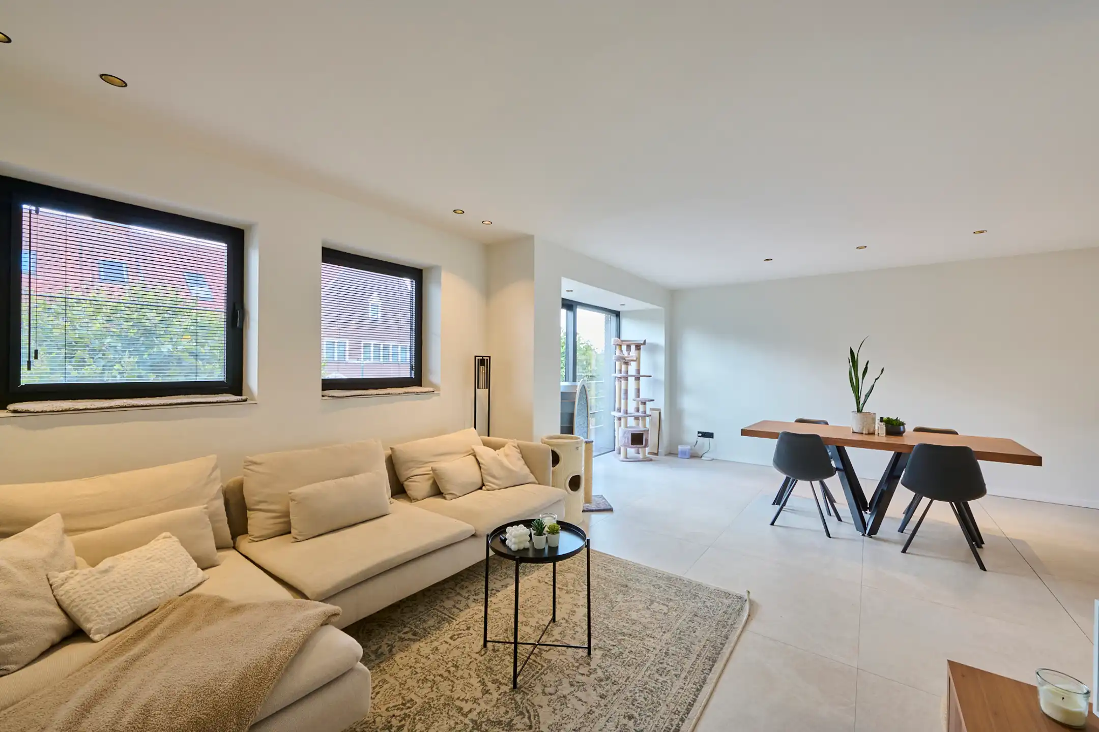 ZEER RUIM MODERN EN LICHTRIJK TRIPLEX APPARTEMENT VAN 160m² foto 6