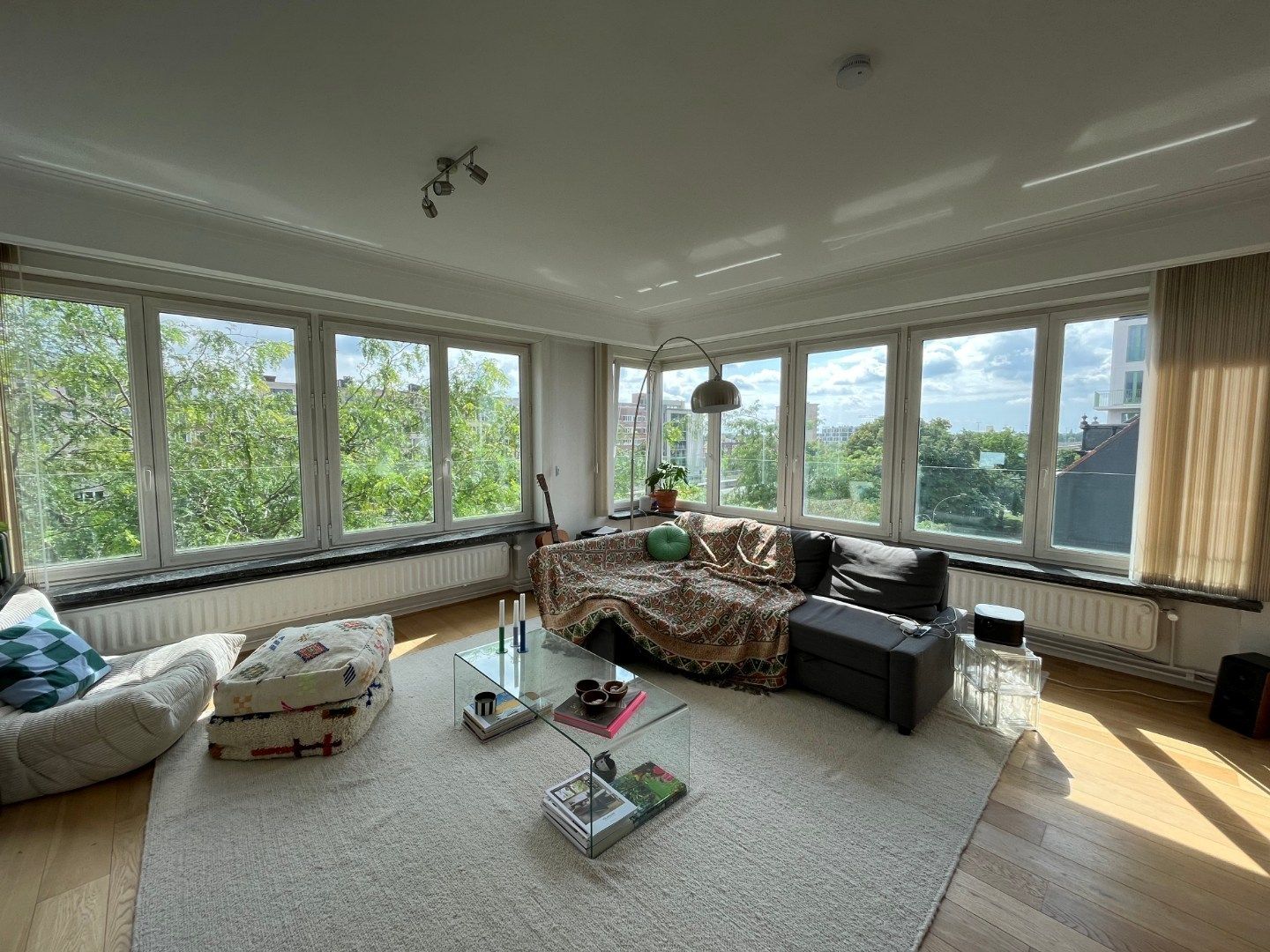 Ruim, lichtrijk appartement met garage én berging (kelder). foto 3