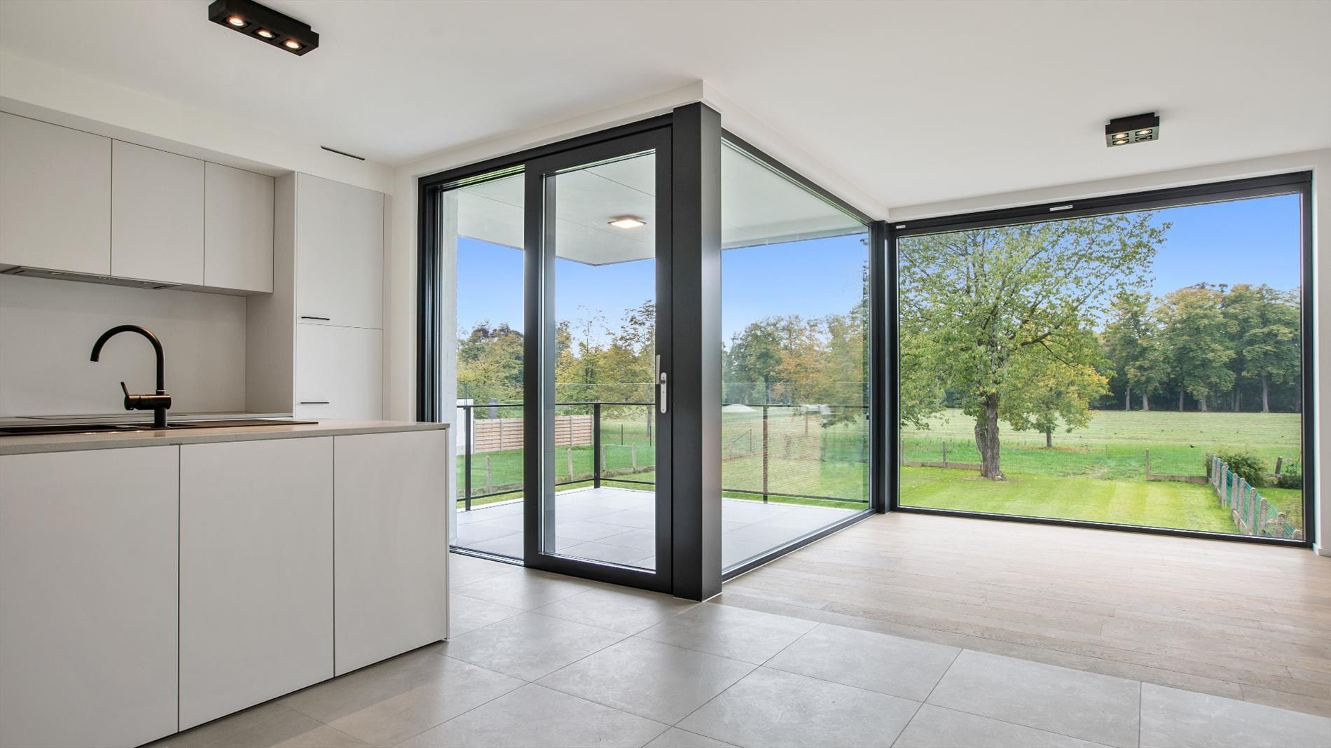 TE HUUR LINDEN appartement 2 slpks + terras  foto {{pictureIndex}}