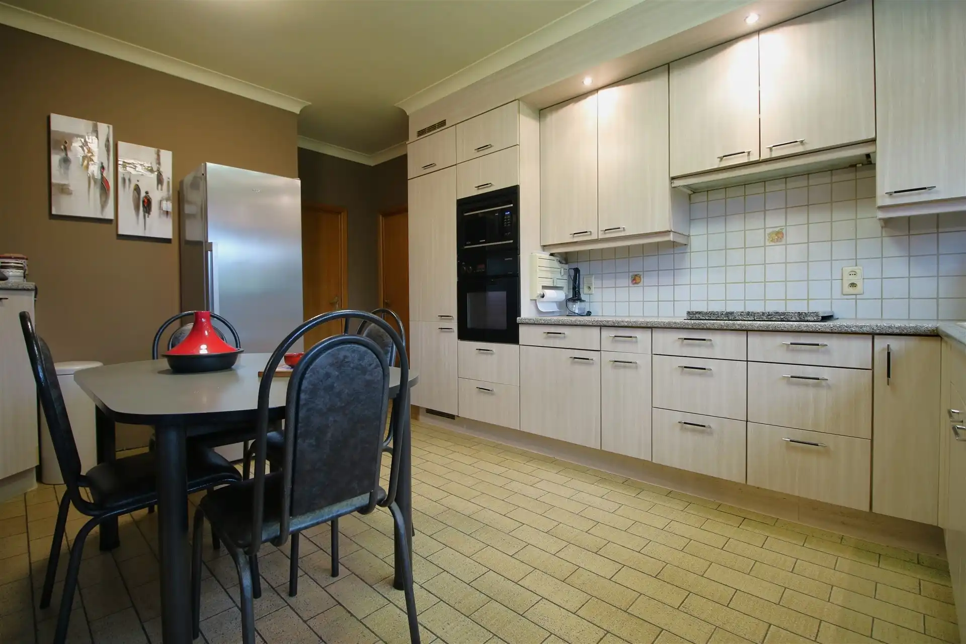 Ruime op te frissen woning in het centrum foto 7