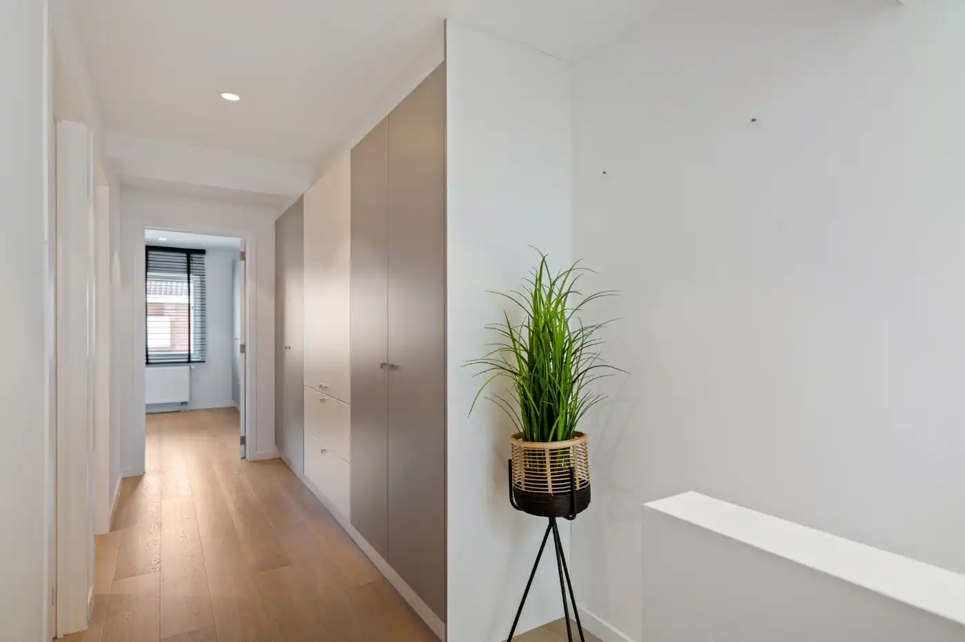 Volledig gerenoveerde woning met commerciële ruimte en 3 slpk. foto 14
