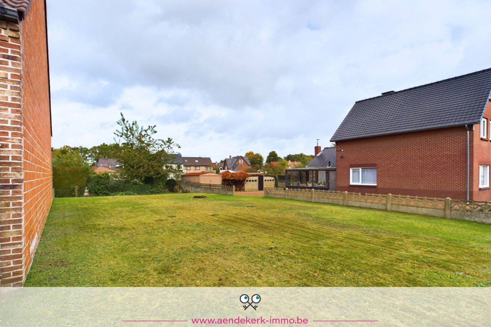 Bouwgrond voor een halfvrijstaande woning in rustige omgeving foto {{pictureIndex}}