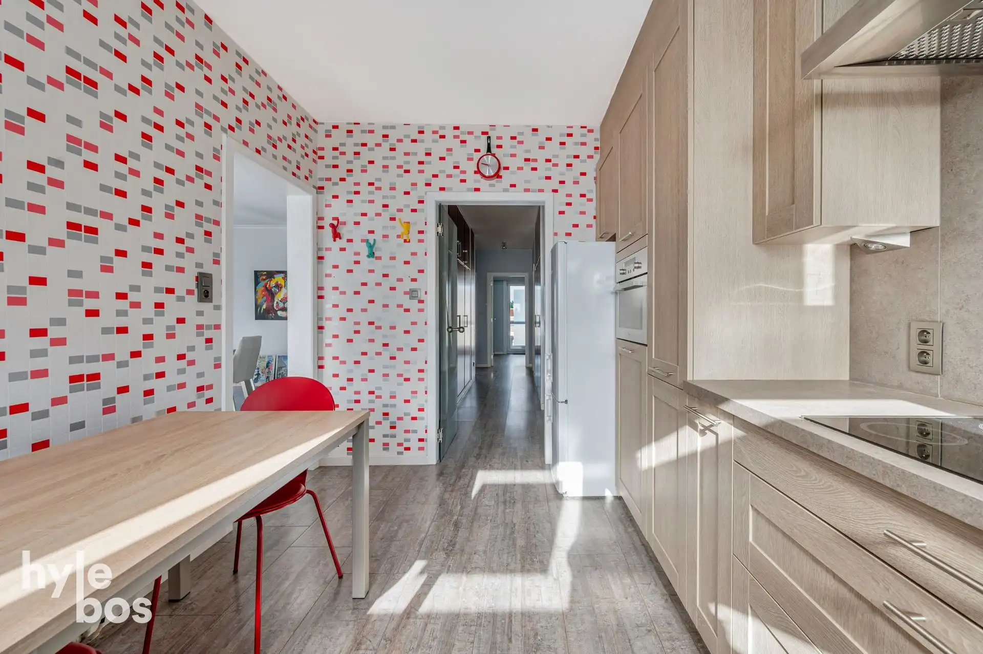 Ruim lichtrijk hoekappartement met garage foto 11
