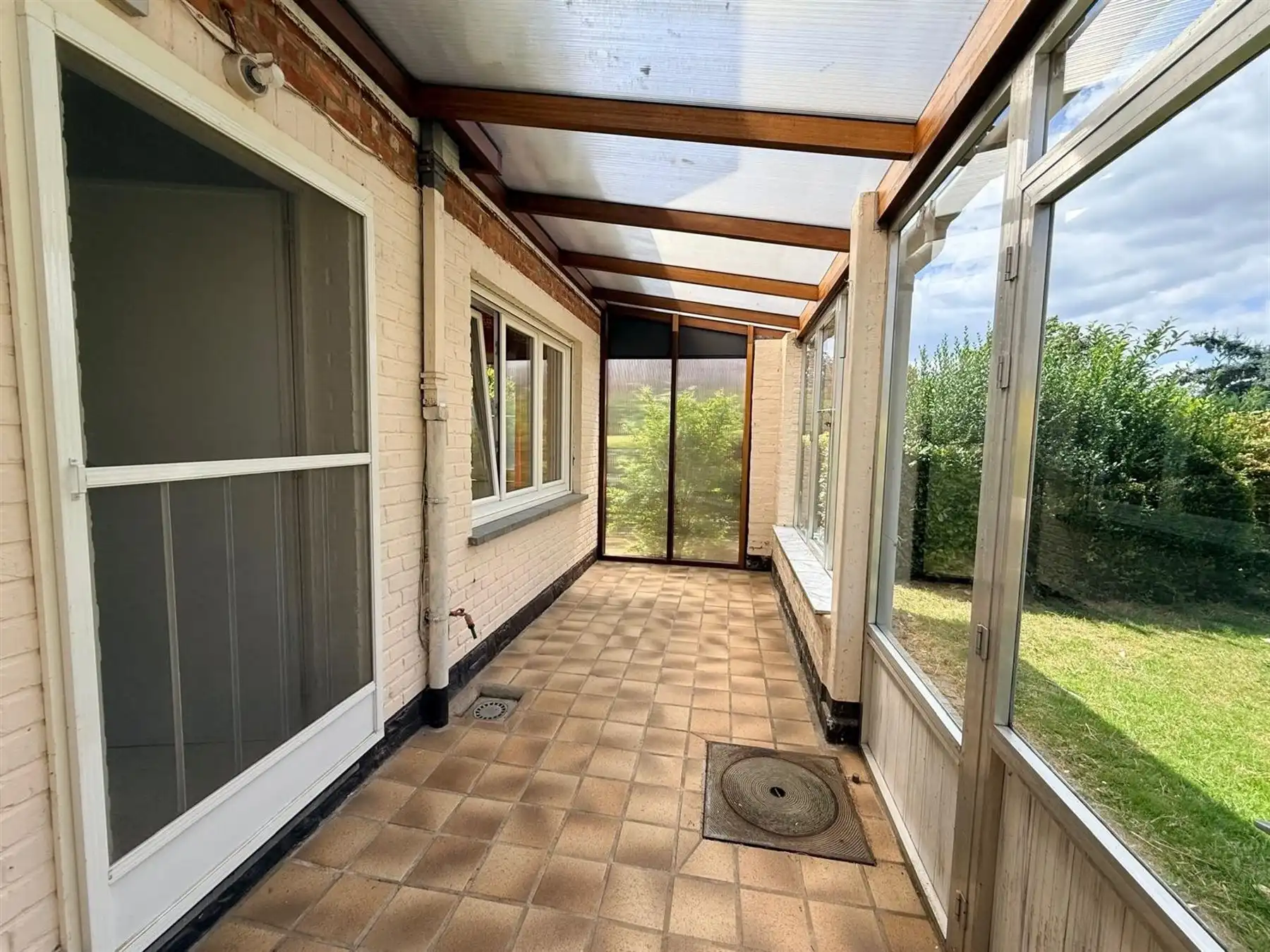 RESIDENTIEEL 3-GEVEL WONING MET MOOIE TUIN foto 14