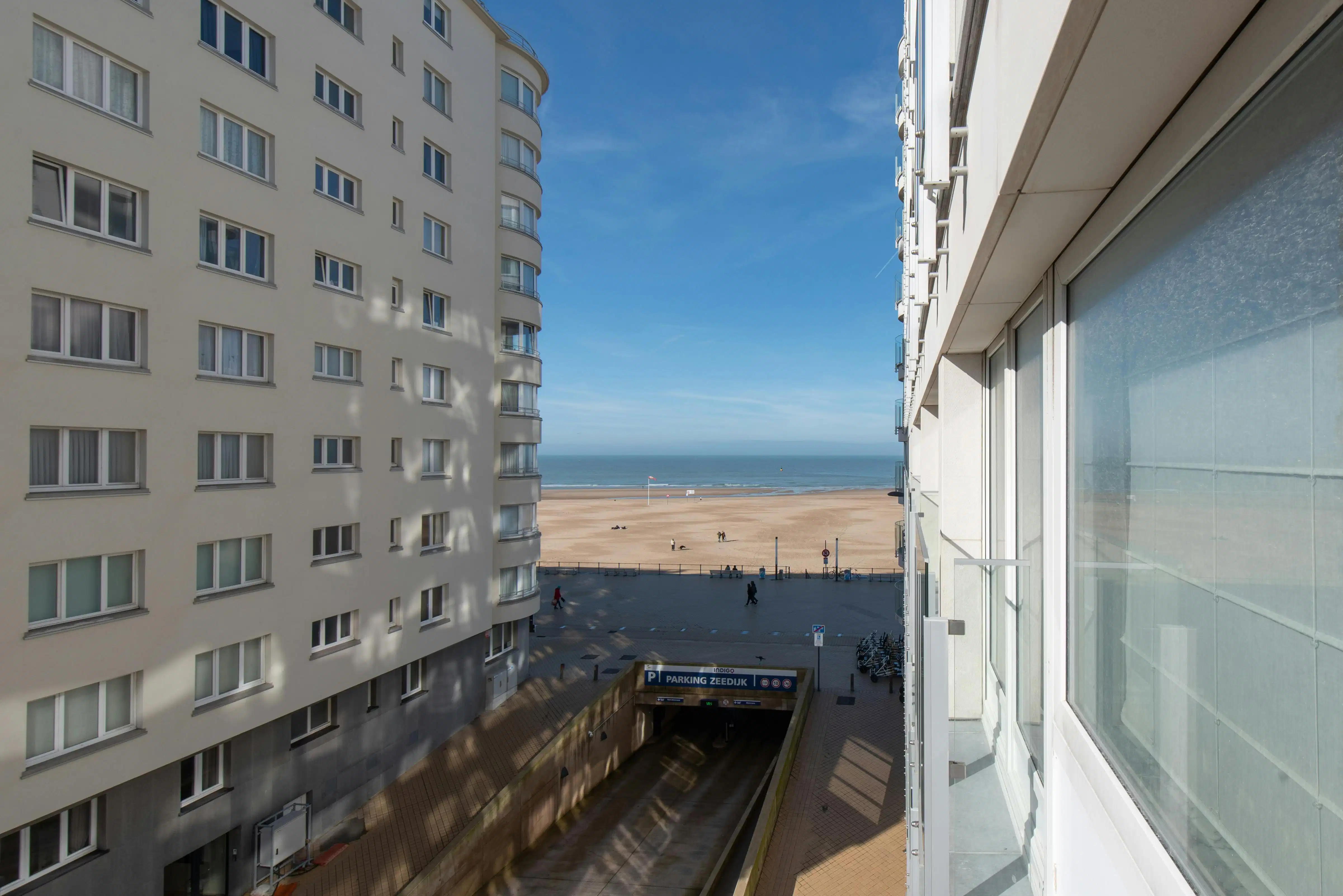 Prachtig instapklaar 1 slaapkamer appartement met zijdelings zeezicht  foto 2