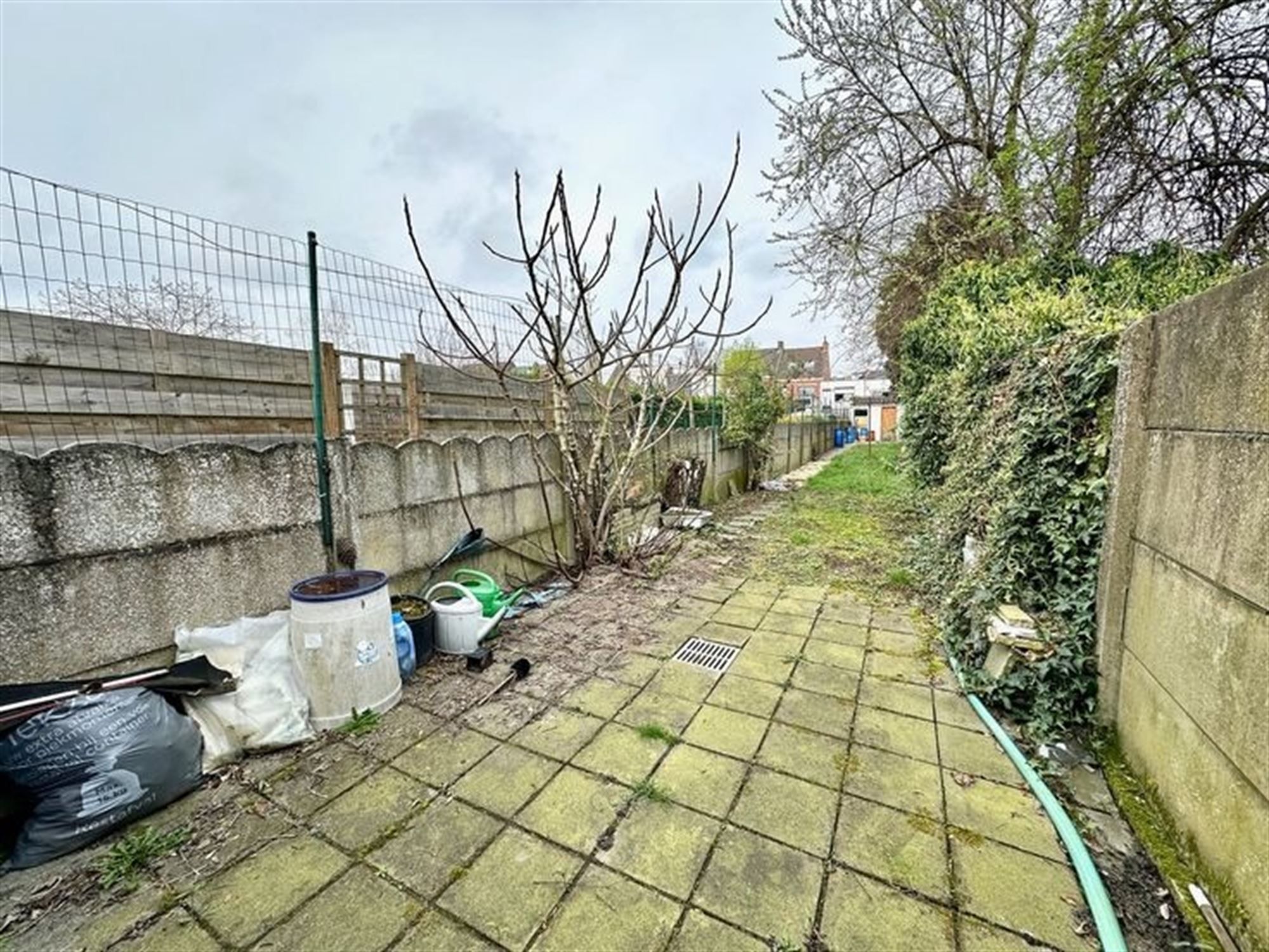 Te renoveren woning met 2 slaapkamers en tuin. foto 18