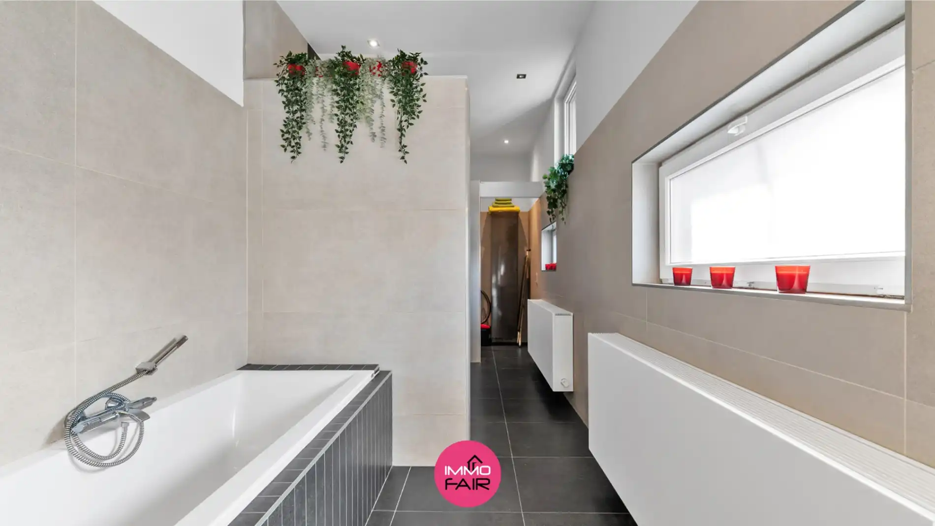 Karakteristieke hoeve met panoramisch zicht aan de achterzijde van perceel! foto 9