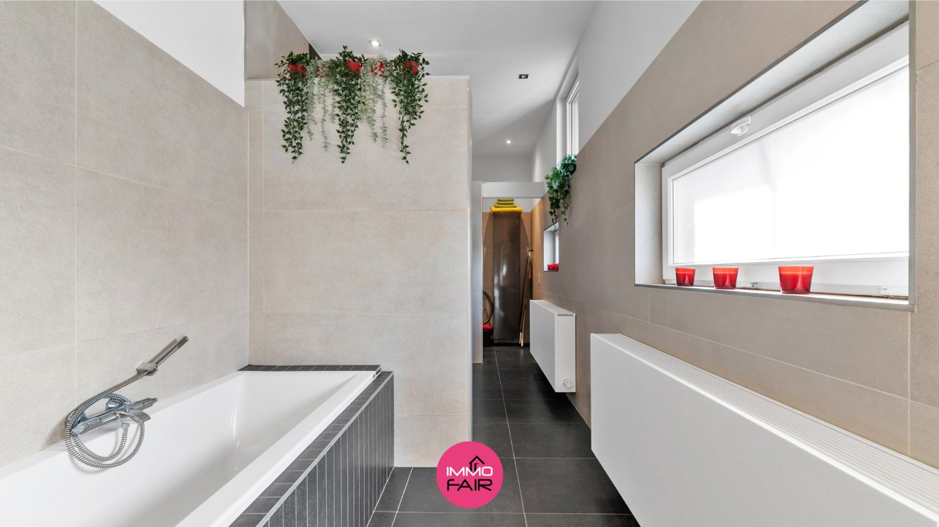 Karakteristieke hoeve met panoramisch zicht aan de achterzijde van perceel! foto 9