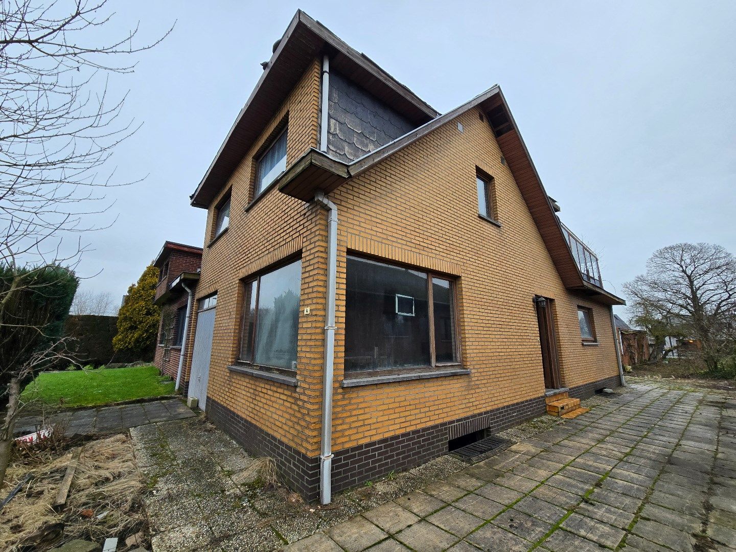 Te renoveren woning, 4 slpk, met tuin en 3 garages foto 6