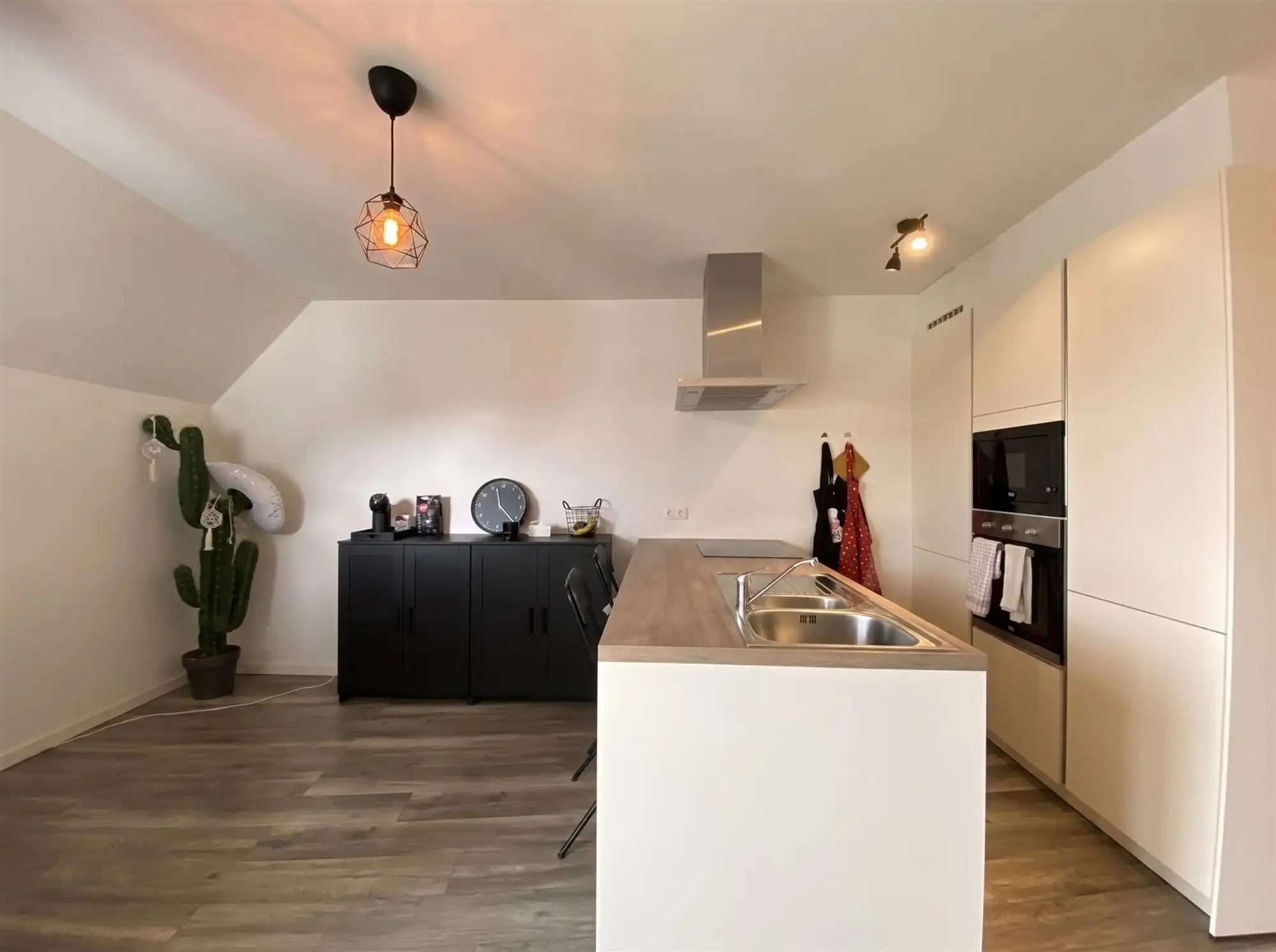 Duplex-appartement met 2 slaapkamers en autostaanplaats, centraal gelegen te Evergem foto 8