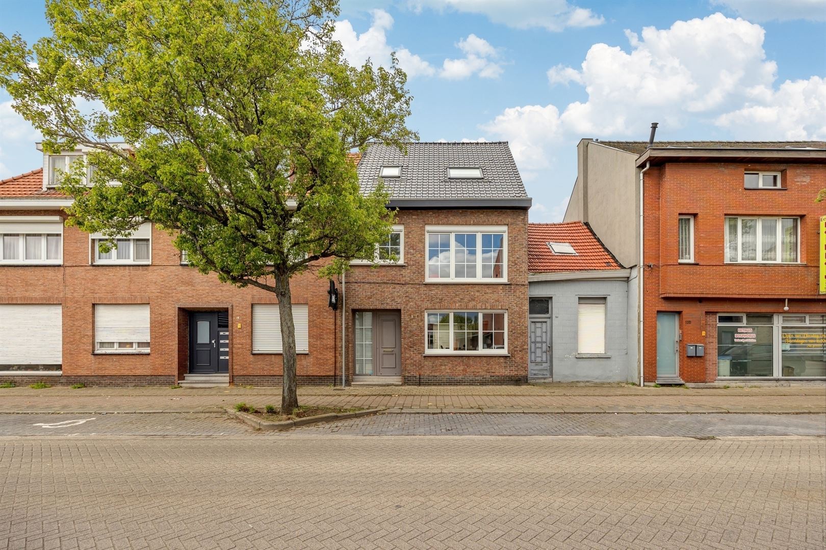 Woning met 5 kamers en achteruitgang en fietsenberging foto 3