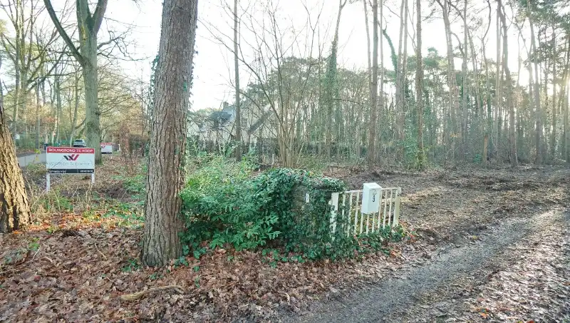 Residentieel gelegen bouwgrond van 15 are voor open bebouwing nabij golf- en meerdomein foto 6