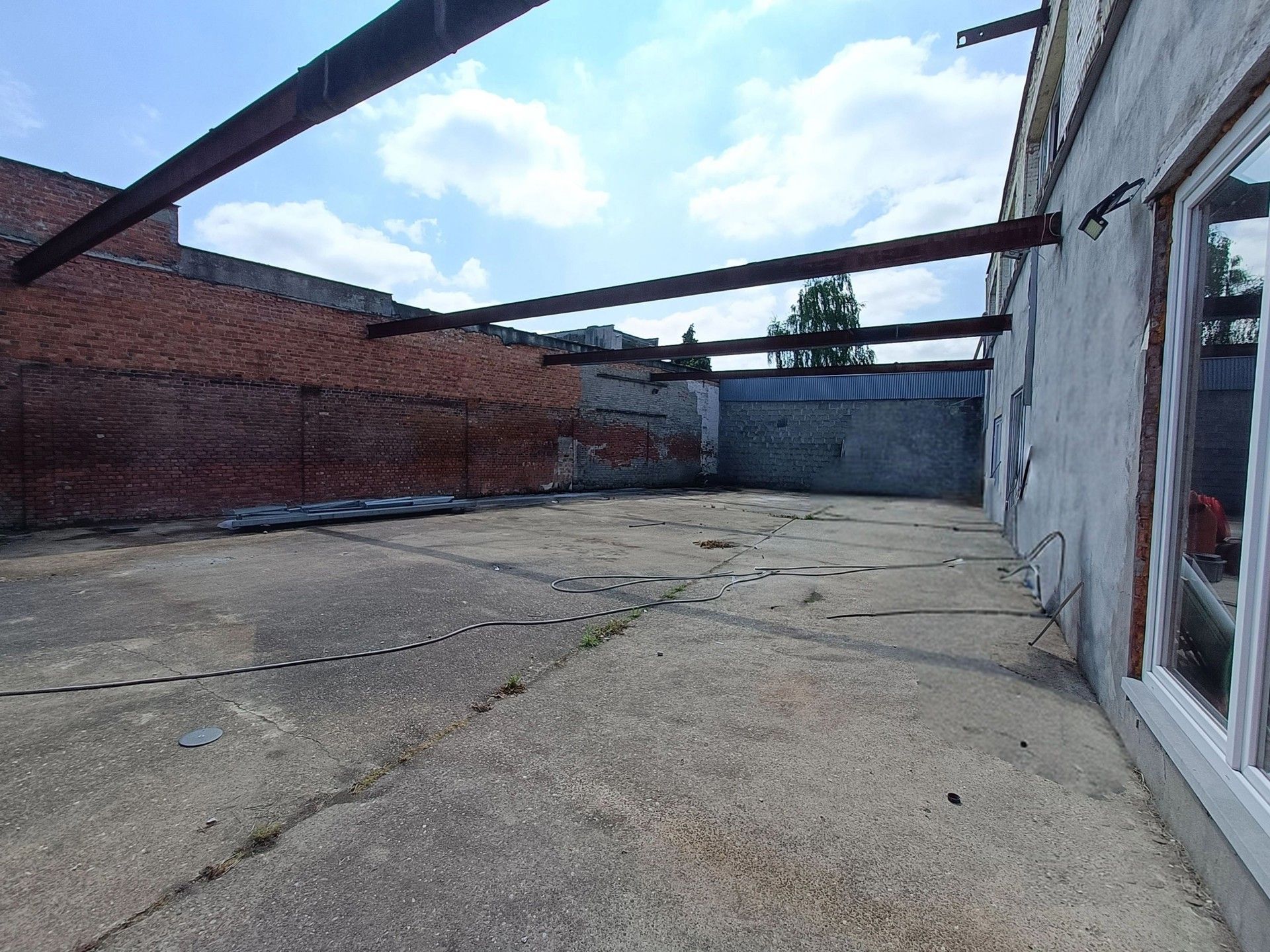 Gebouw voor gemengd gebruik te huur in Deurne foto 2