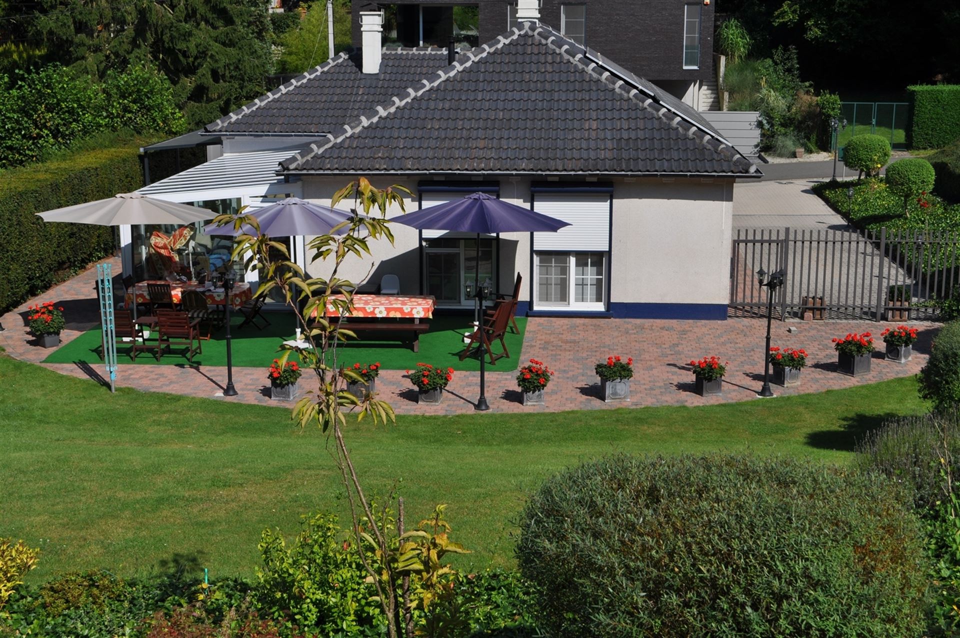 Volledig gerenoveerde bungalow in rustige wijk foto 25