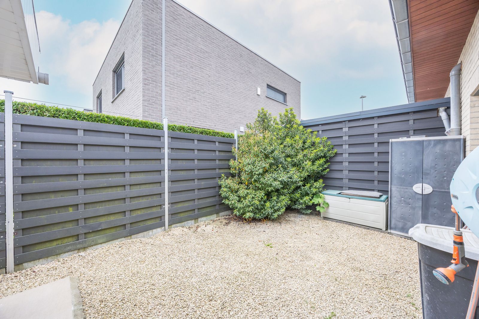 Jonge villa met zonnige tuin, garage én carport. foto 18