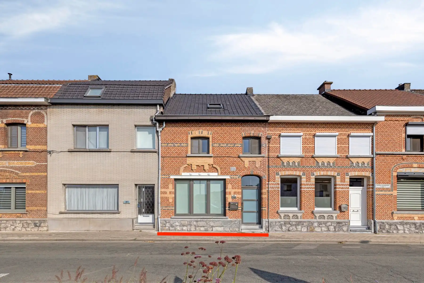 Hoofdfoto van de publicatie: Instapklare gezinswoning pal bij centrum Baasrode 
