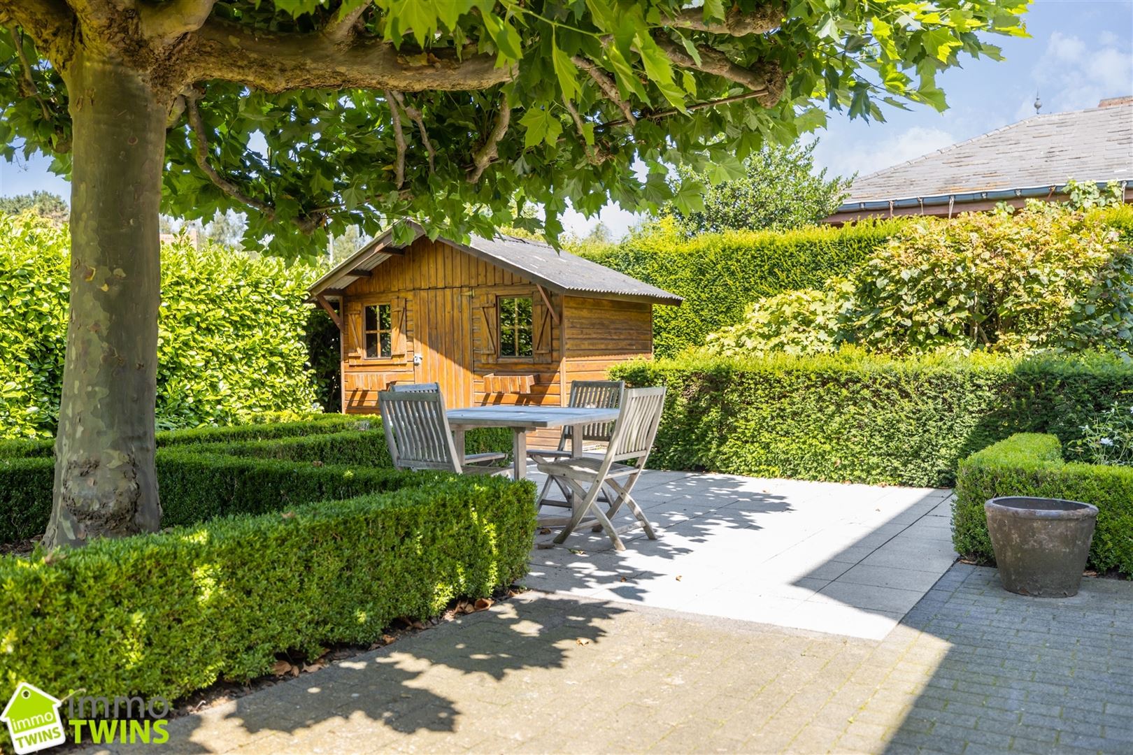 Gezellige villa met dubbele garage, prachtige tuin en oprit te Lokeren foto 8