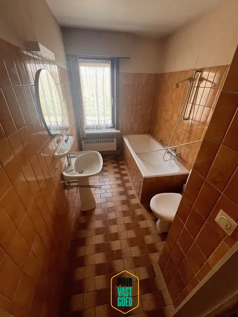 Bijzonder ruim halfopen huis op 5 are grond met toffe zonnige tuin + garage  foto 23