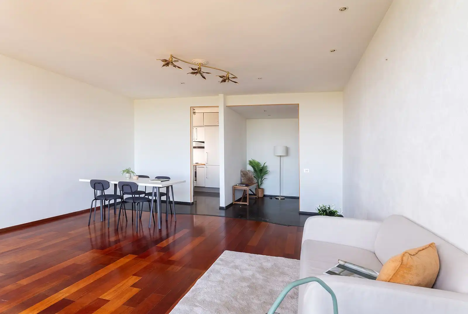 Lichtrijk 2-slaapkamerappartement met ruim terras en panoramisch uitzicht foto 9