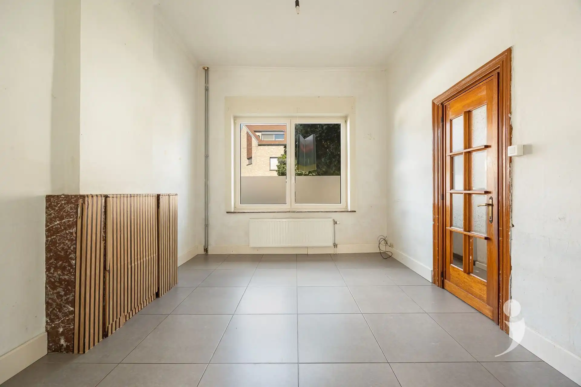 Op te frissen rijwoning met veel karakter (en garage) foto 3