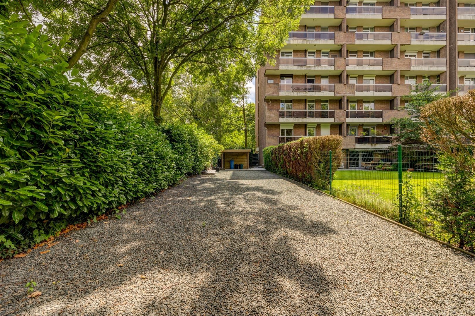 Uniek gelijkvloers appartement met grote tuin en privé ingang foto 27